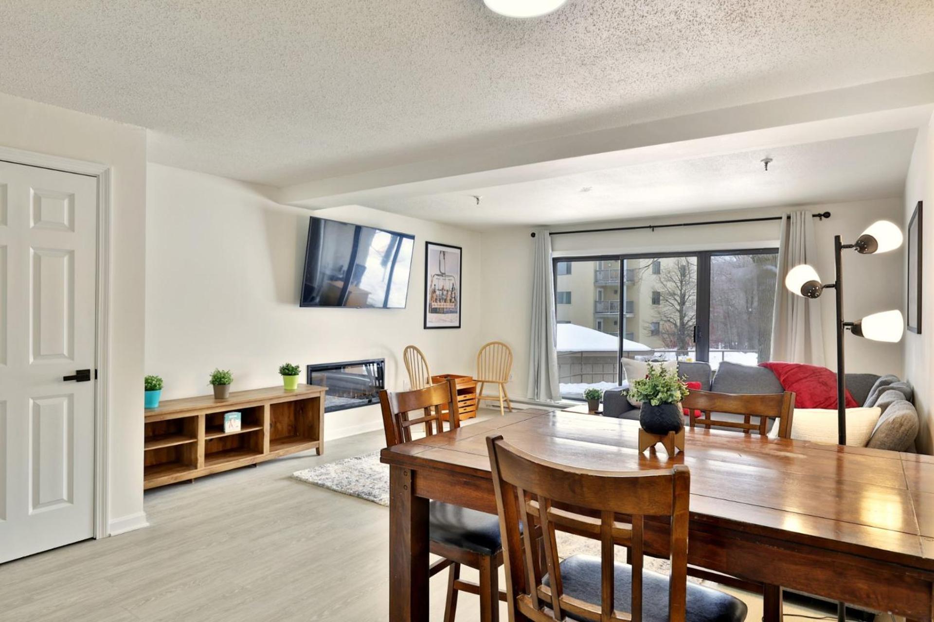 Mountain Green Resort - 2BR, 2BA Renovated Condo, Pool, Hot Tub, Shuttle, Gym, Restaurant