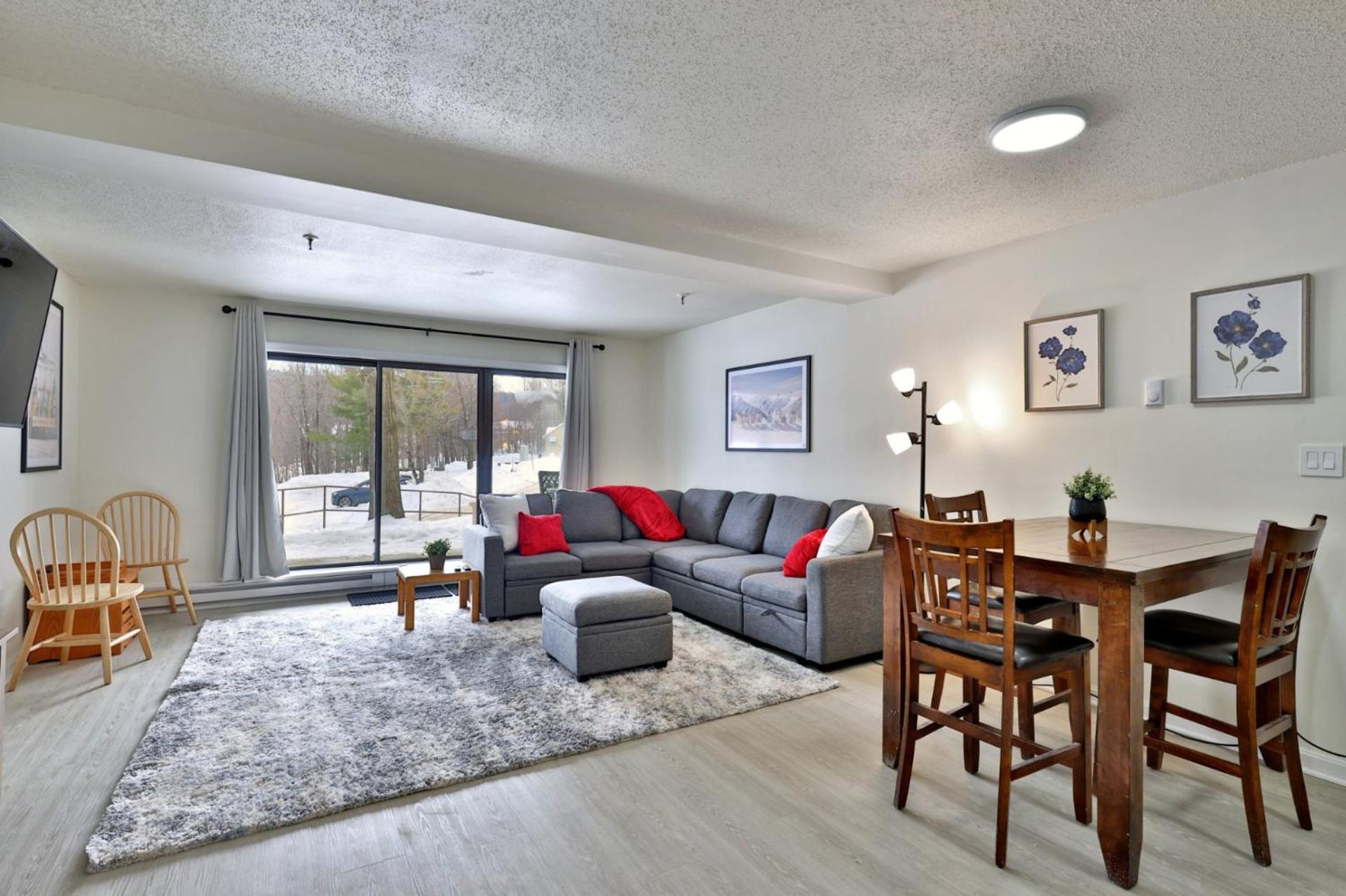 Mountain Green Resort - 2BR, 2BA Renovated Condo, Pool, Hot Tub, Shuttle, Gym, Restaurant