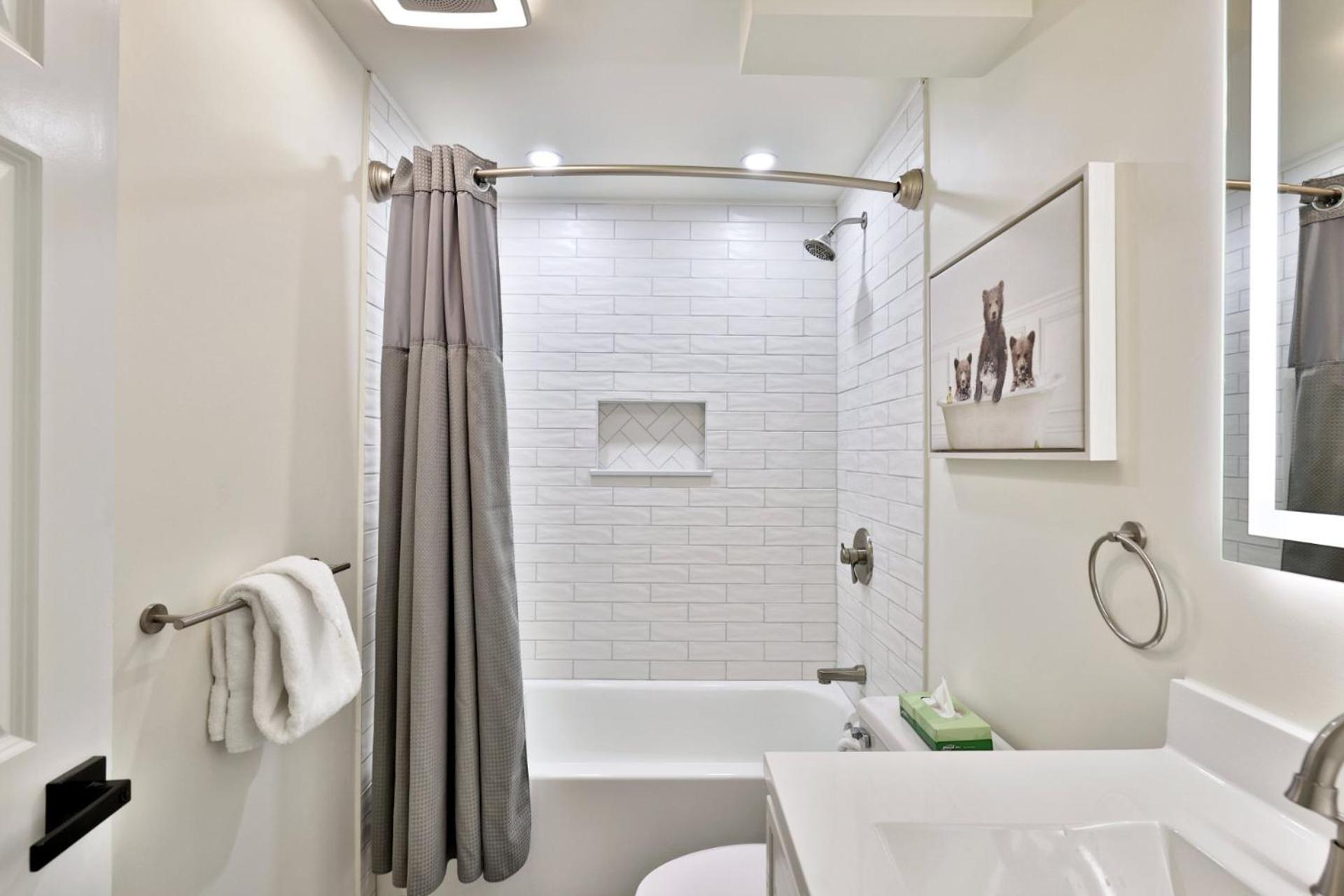 Mountain Green Resort - 2BR, 2BA Renovated Condo, Pool, Hot Tub, Shuttle, Gym, Restaurant