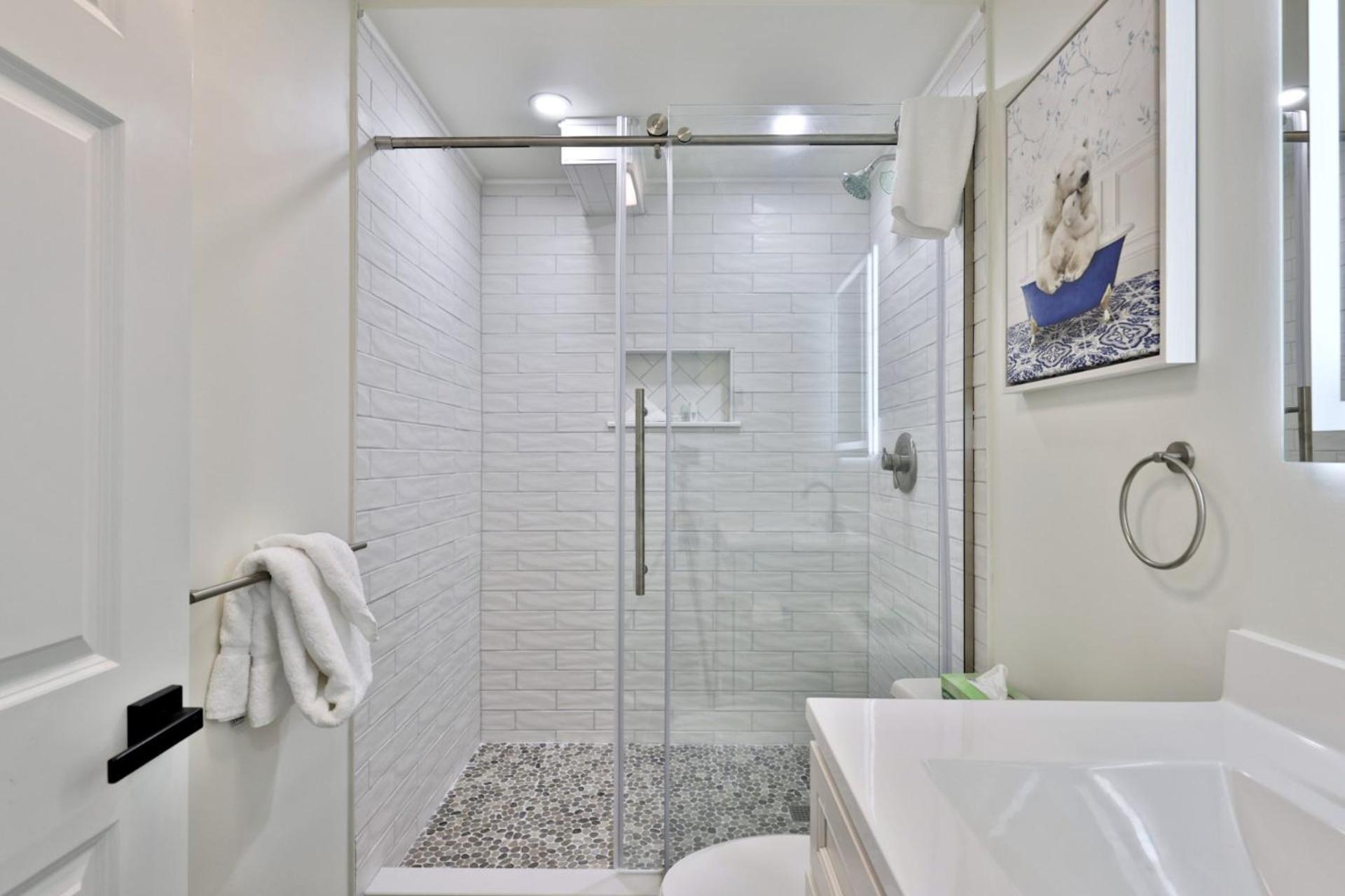 Mountain Green Resort - 2BR, 2BA Renovated Condo, Pool, Hot Tub, Shuttle, Gym, Restaurant