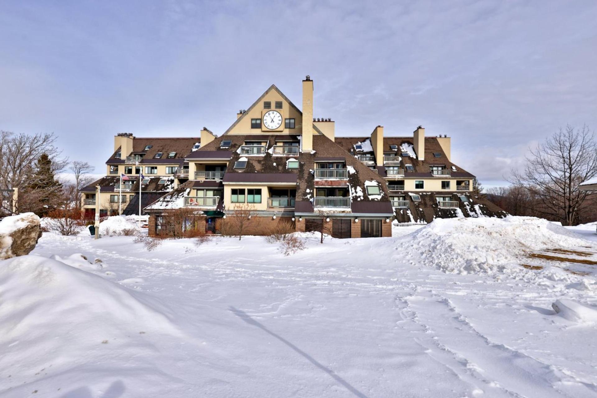 Mountain Green Resort - 2BR, 2BA Renovated Condo, Pool, Hot Tub, Shuttle, Gym, Restaurant