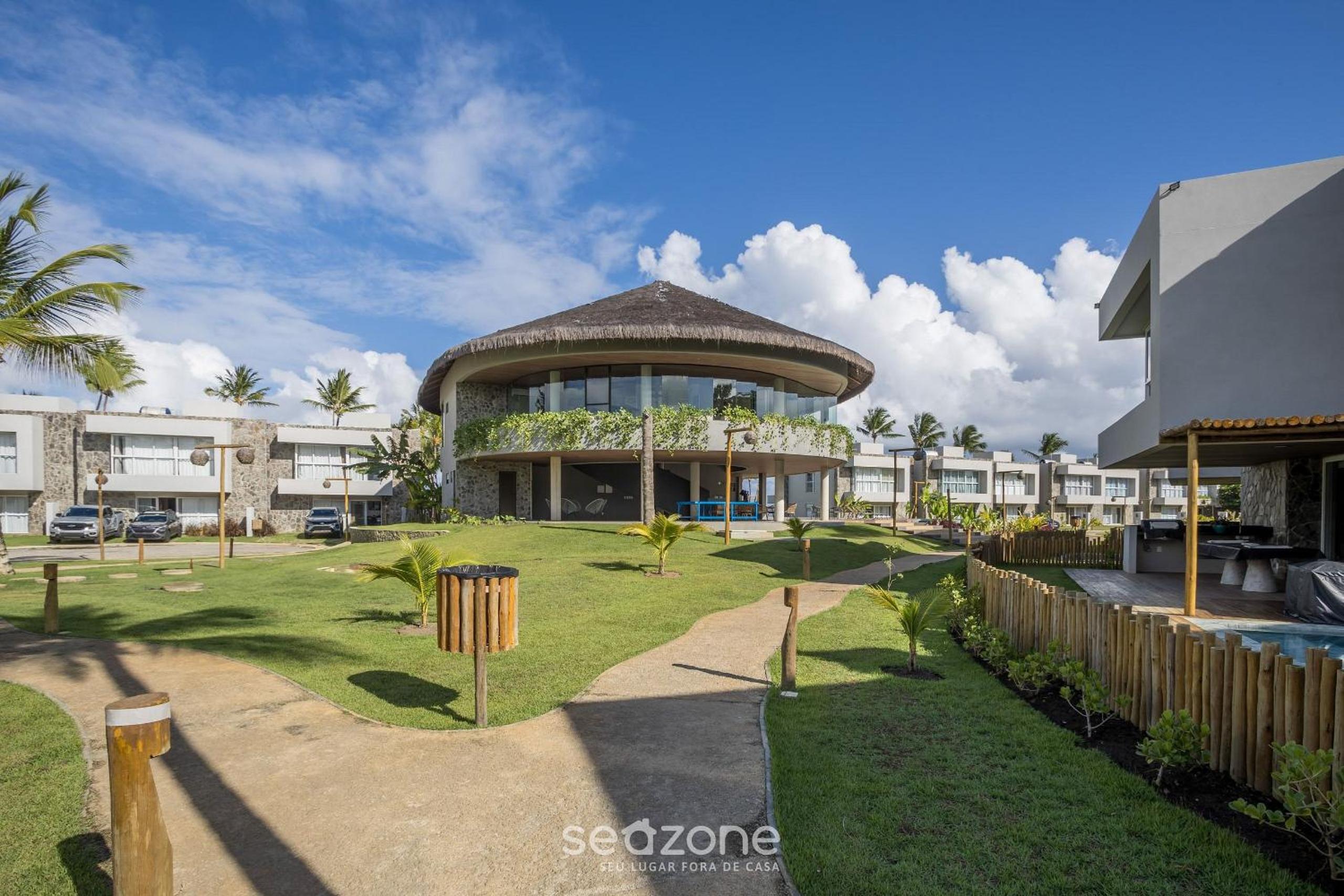 NLU - Full-featured condominium at Marceneiro Beach