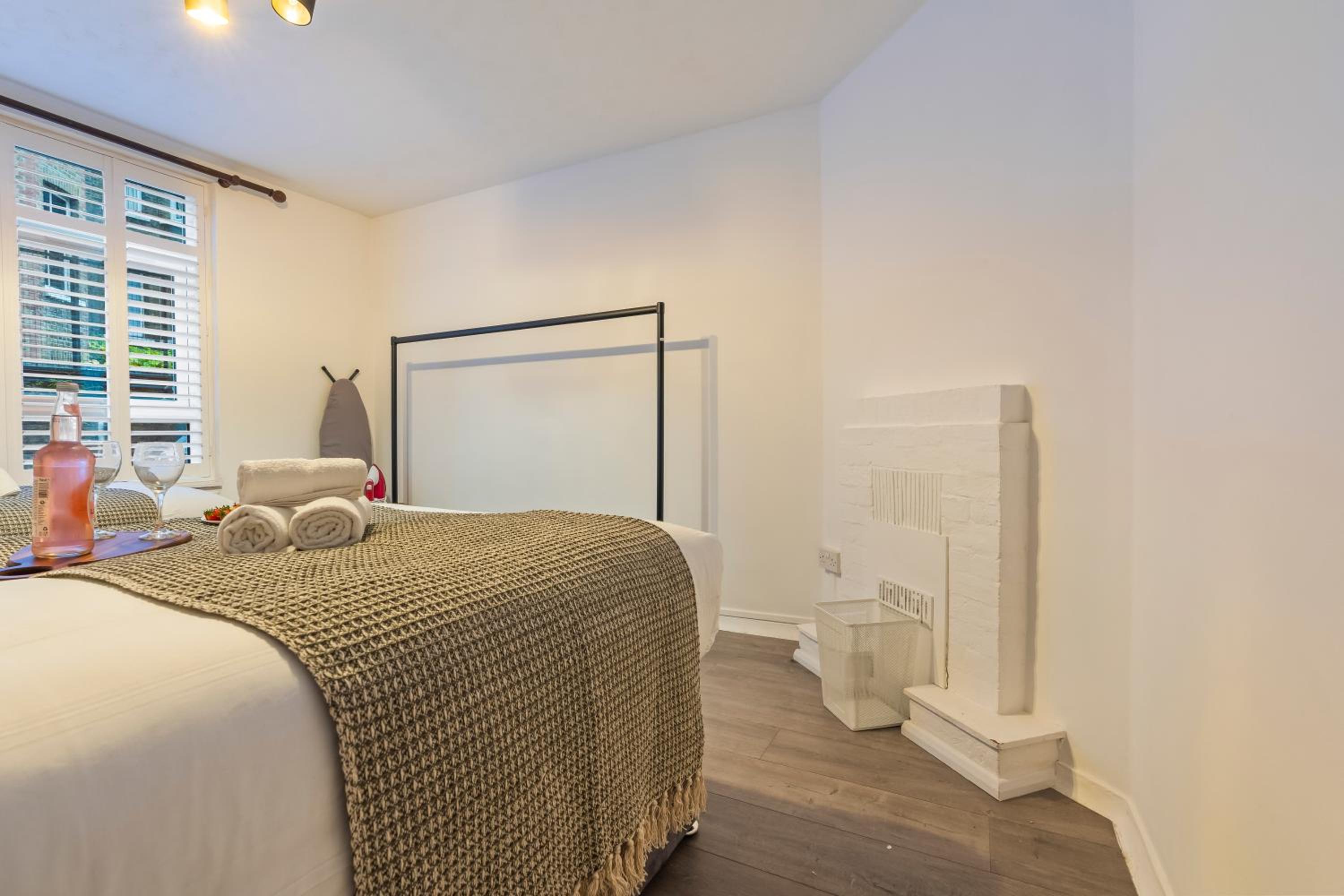 Stylish 2Bed Apartment Fulham, Wifi, Parking