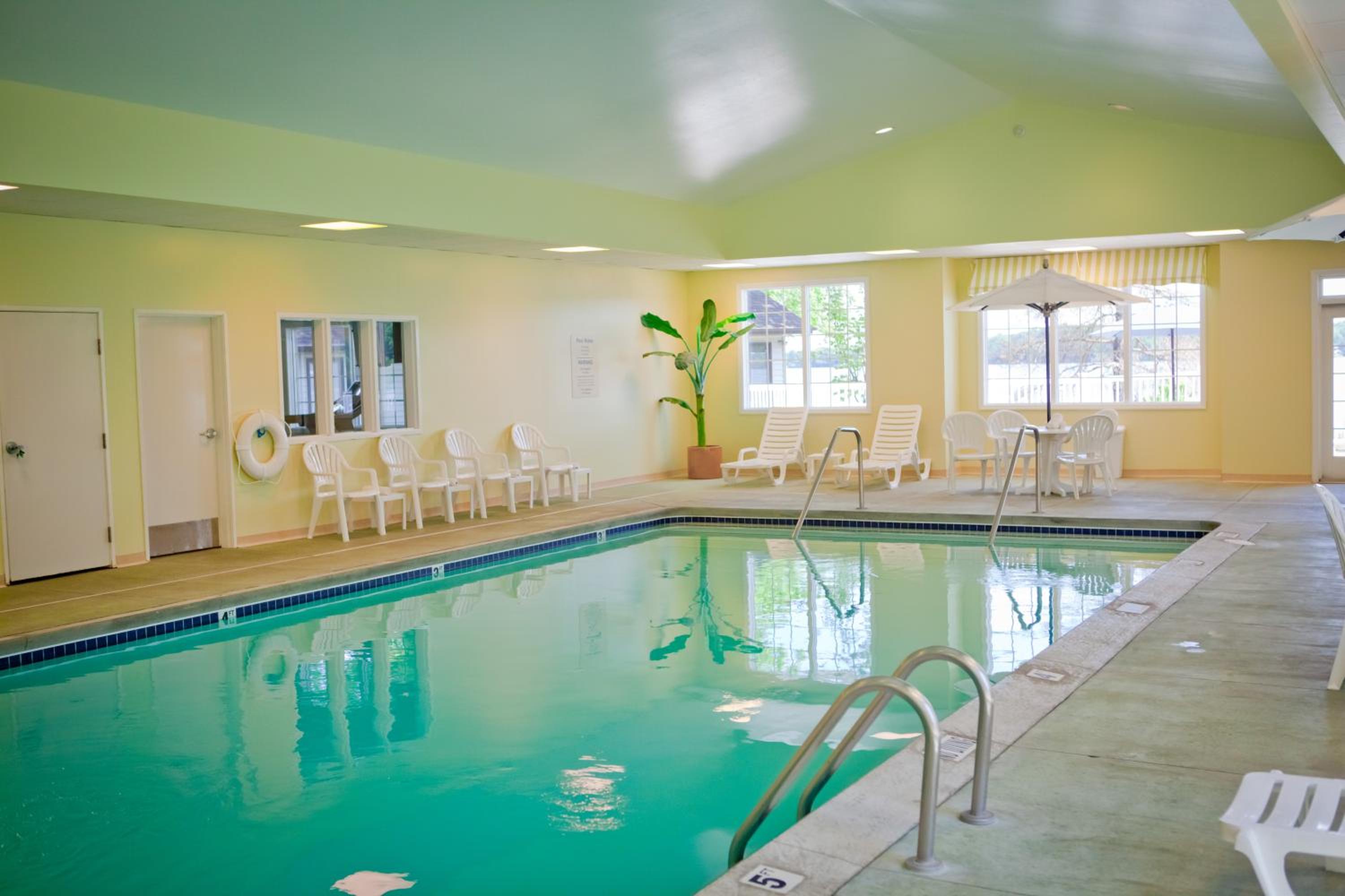 Bay Pointe Inn