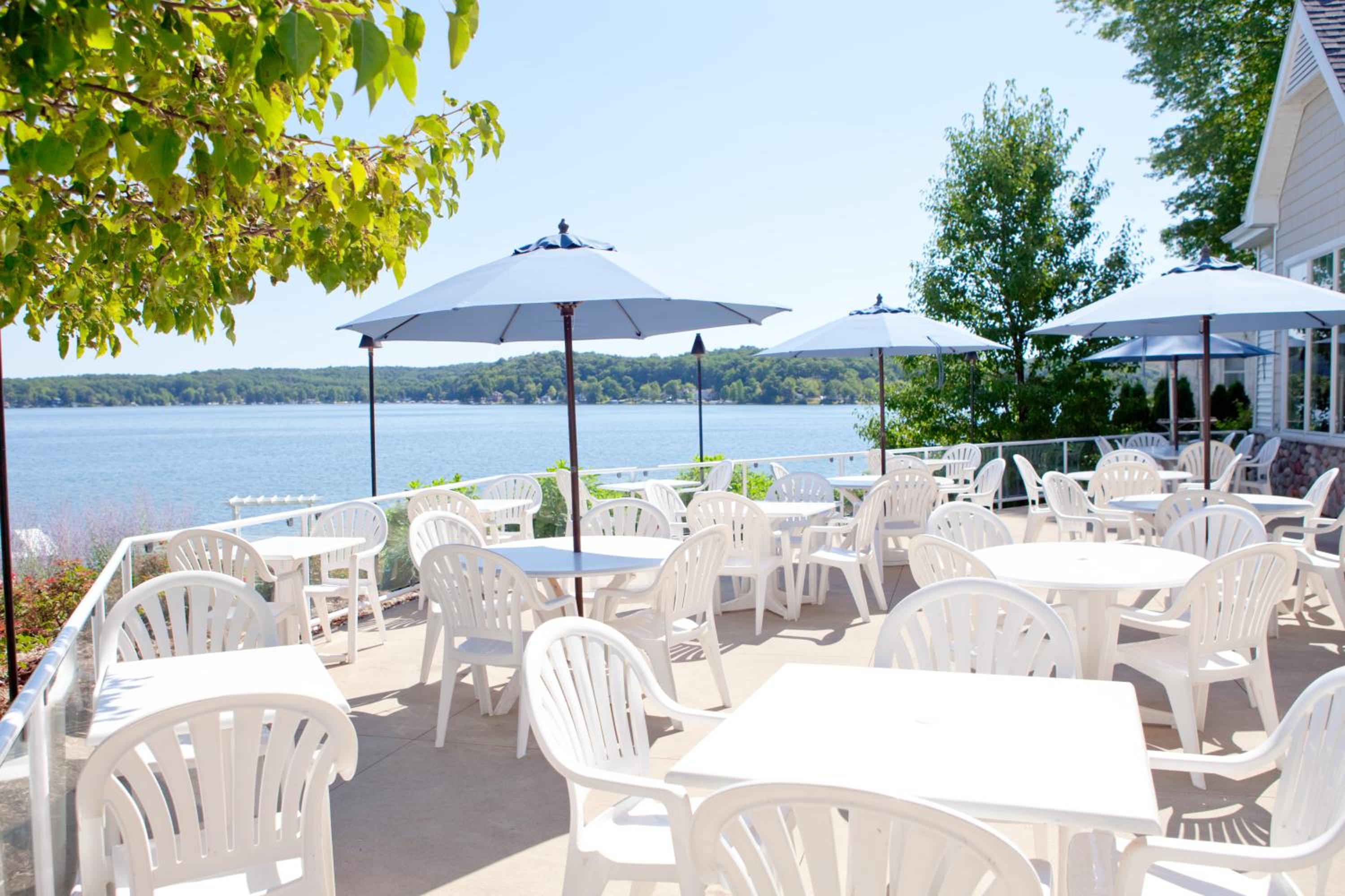 Bay Pointe Inn