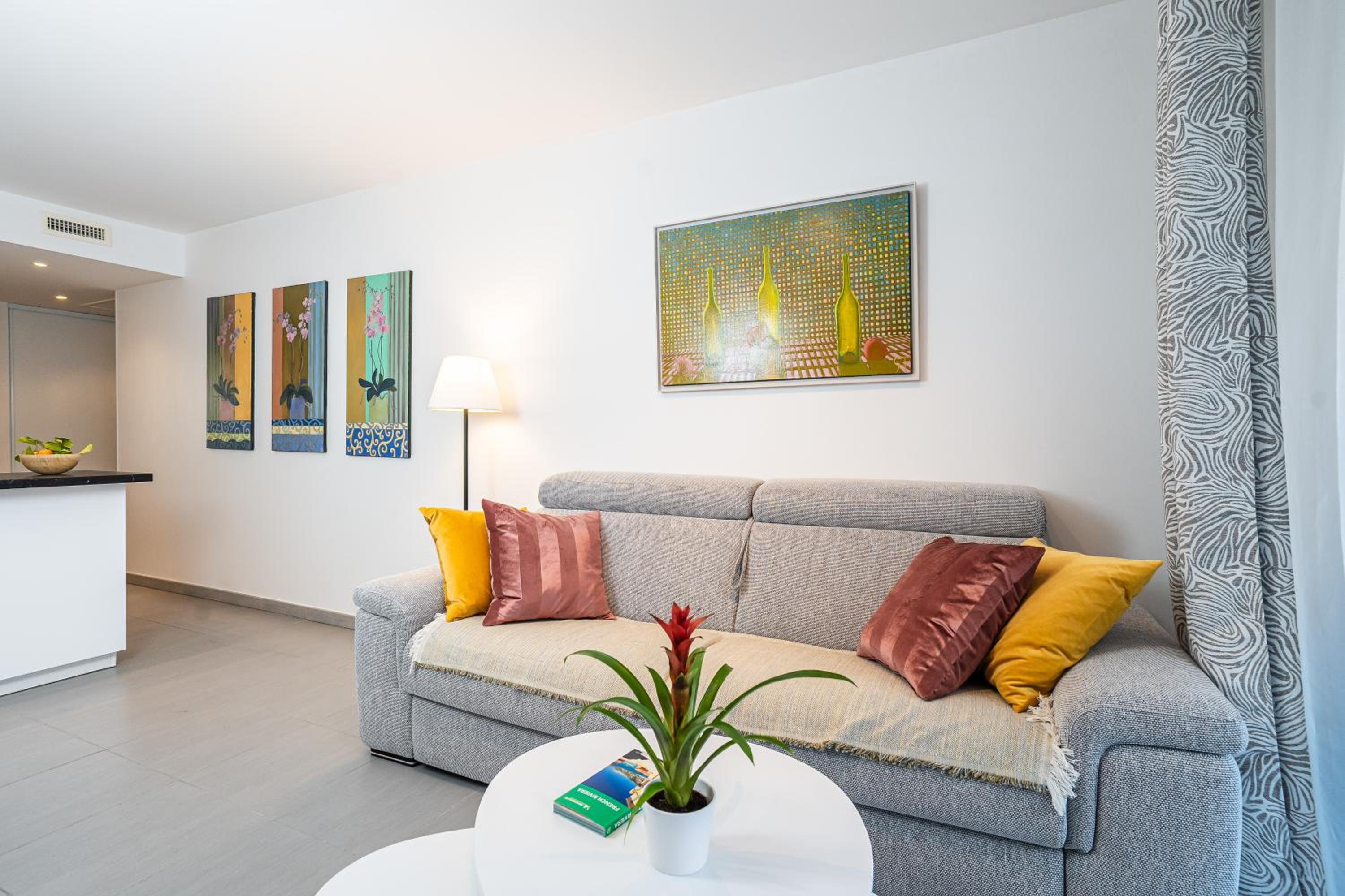 Le Stelia T2 6min gare, 8 min palais et plages, Parking privé