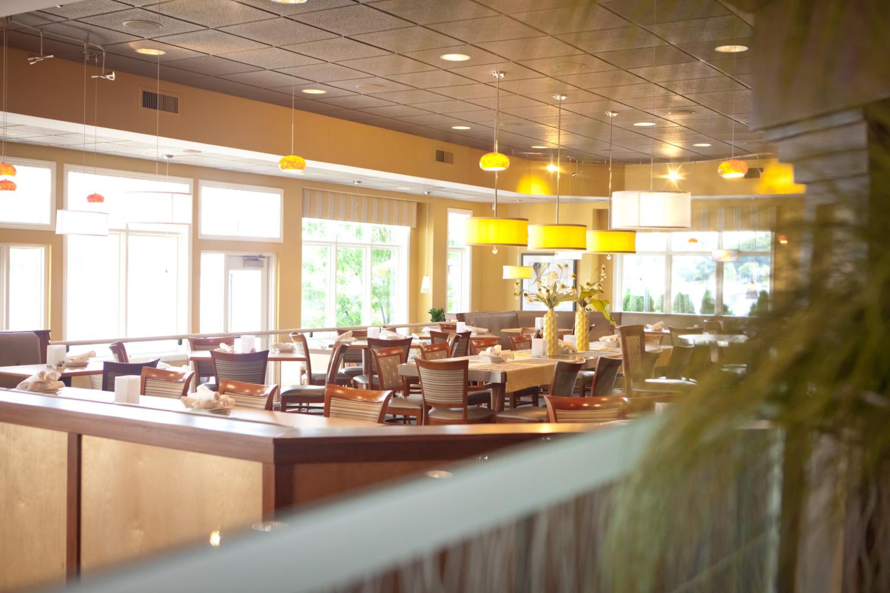 Bay Pointe Inn