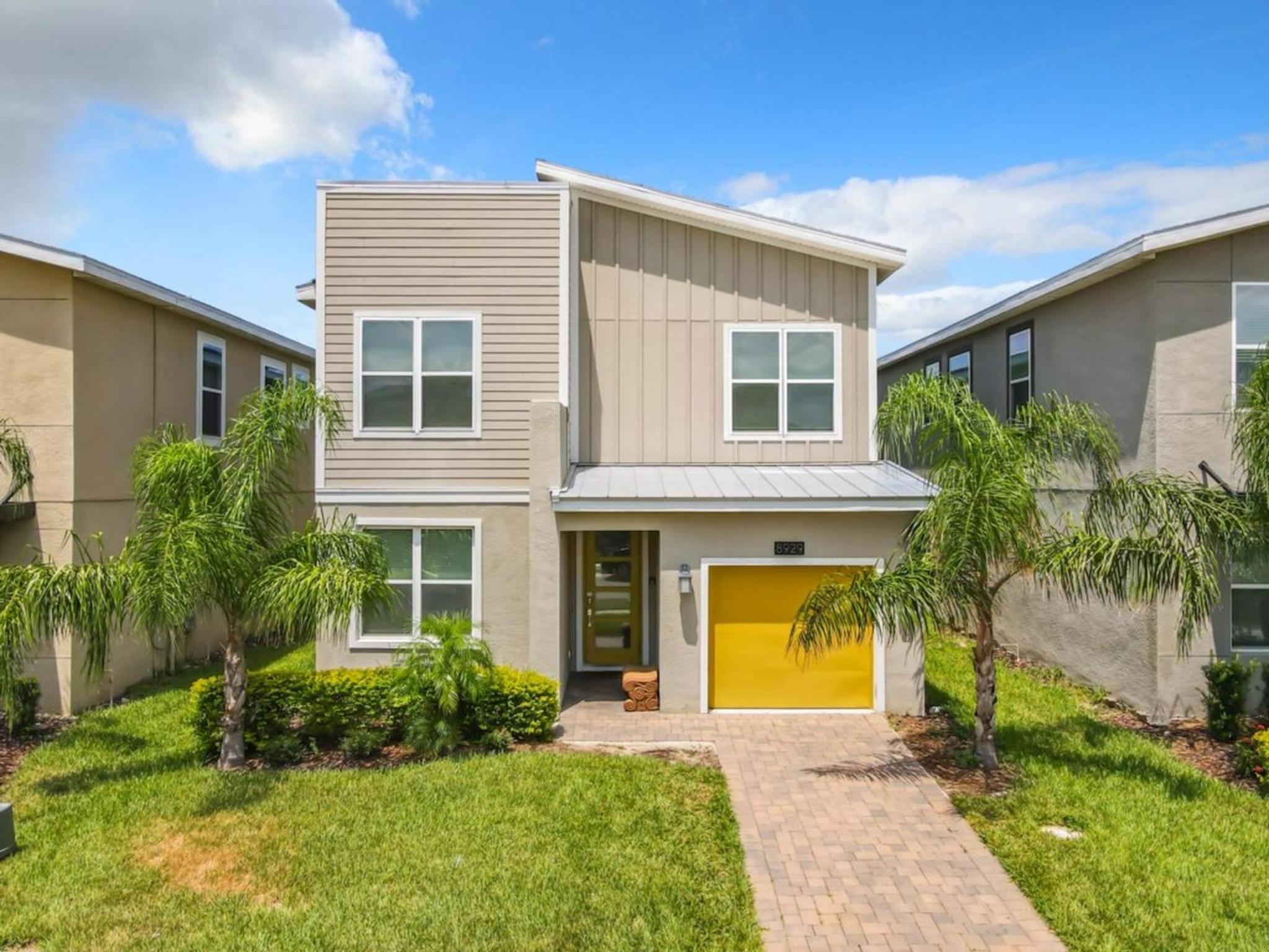 Luxury 5BR Near Disney | Pool & Golf Retreat