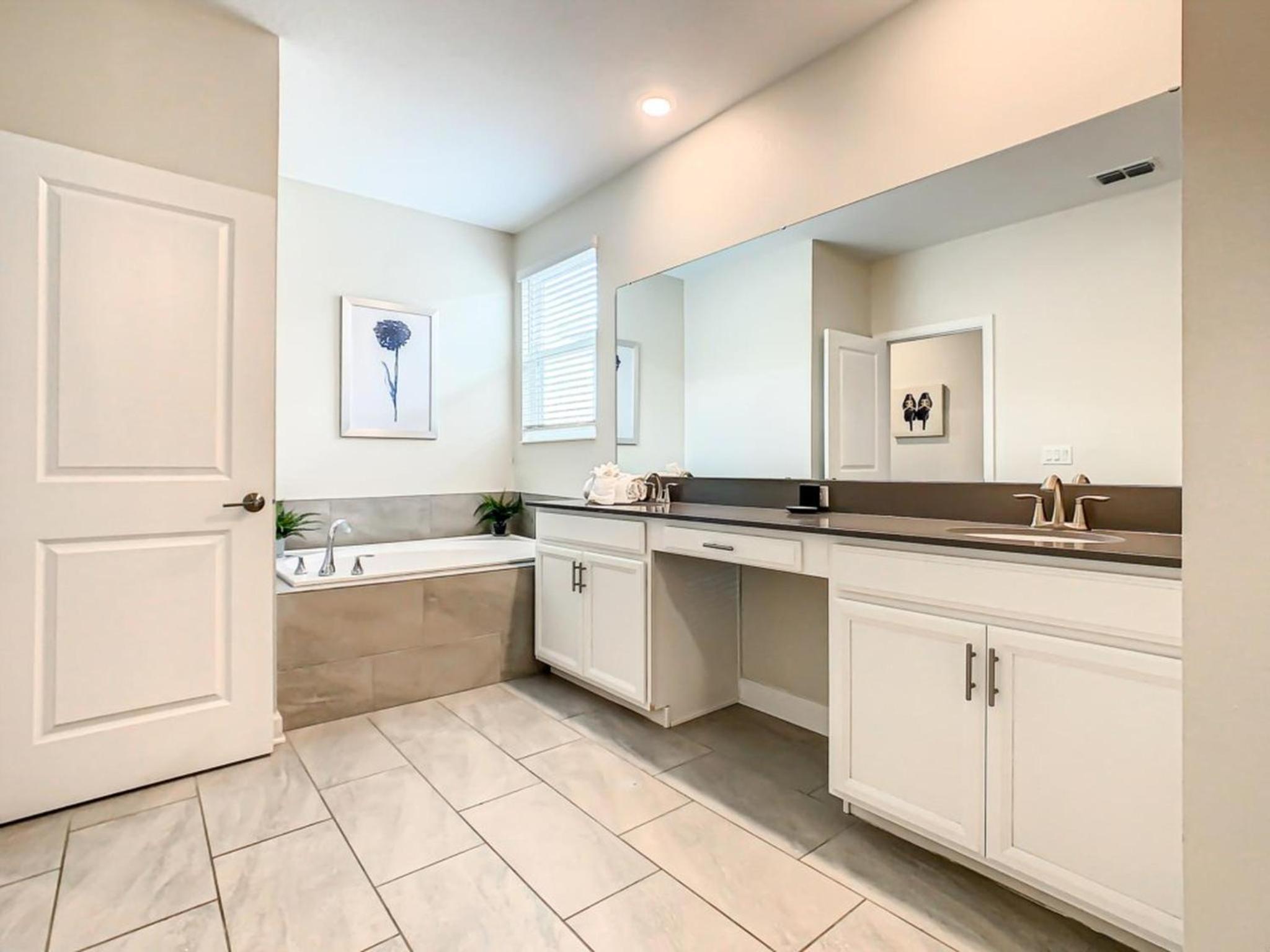 Luxury 5BR Near Disney | Pool & Golf Retreat