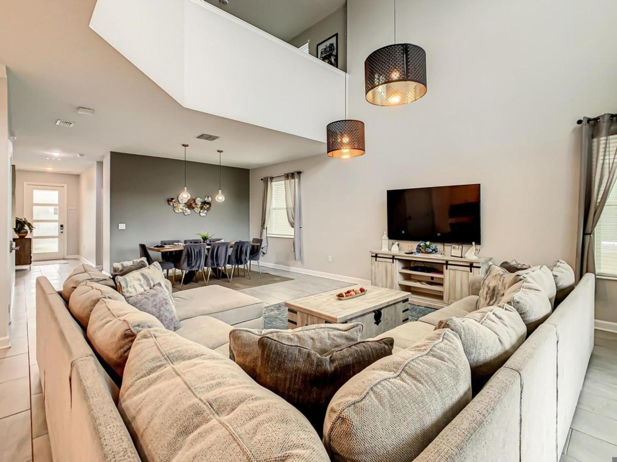 Luxury 5BR Near Disney | Pool & Golf Retreat