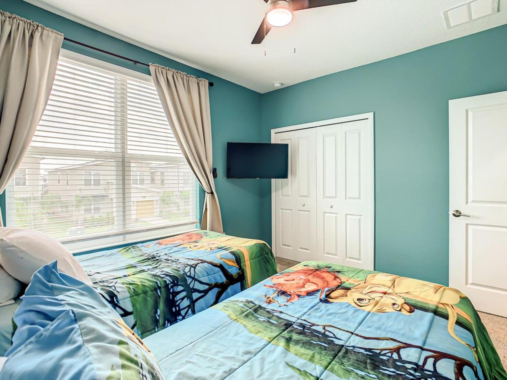 Luxury 5BR Near Disney | Pool & Golf Retreat