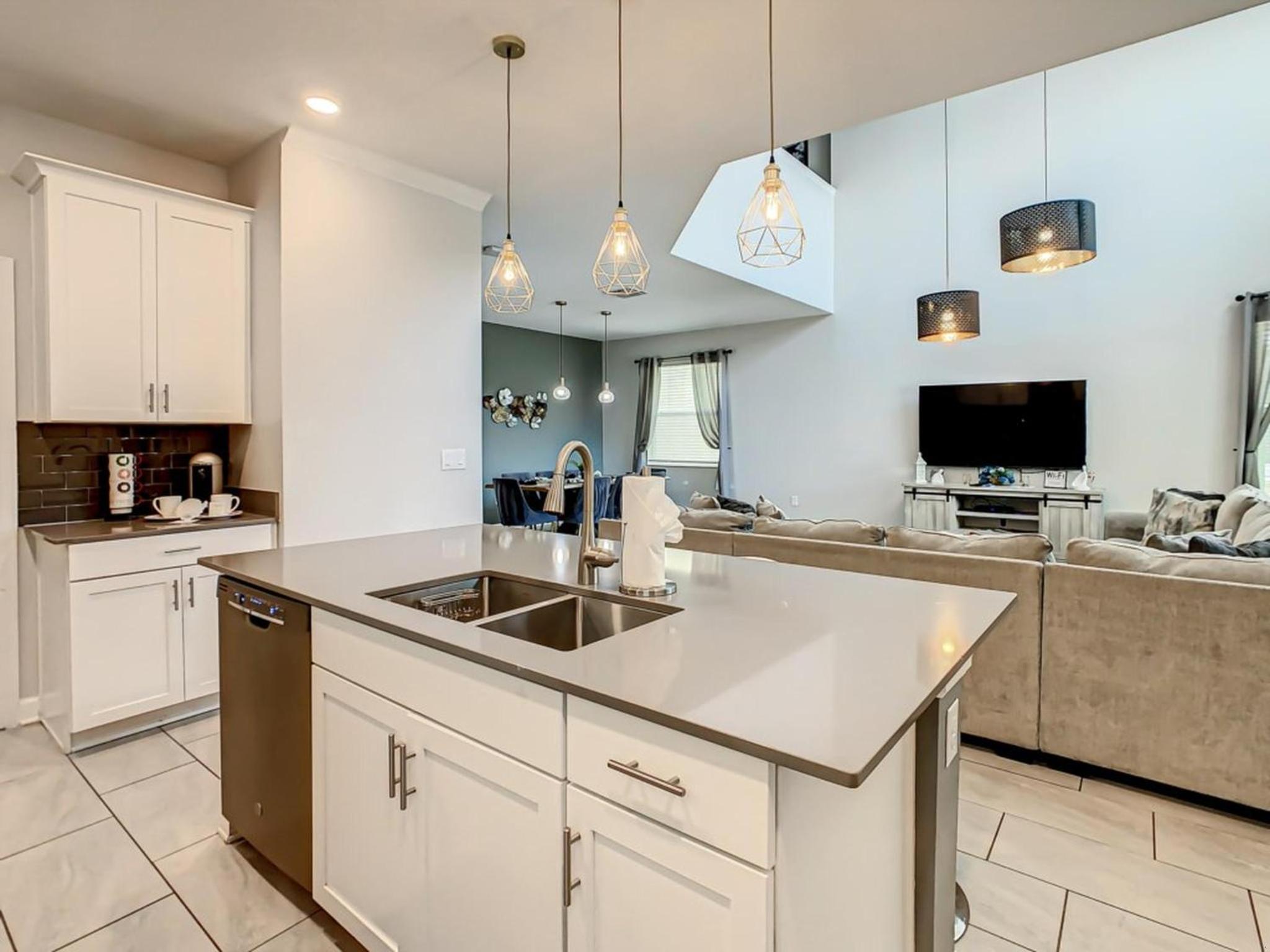 Luxury 5BR Near Disney | Pool & Golf Retreat