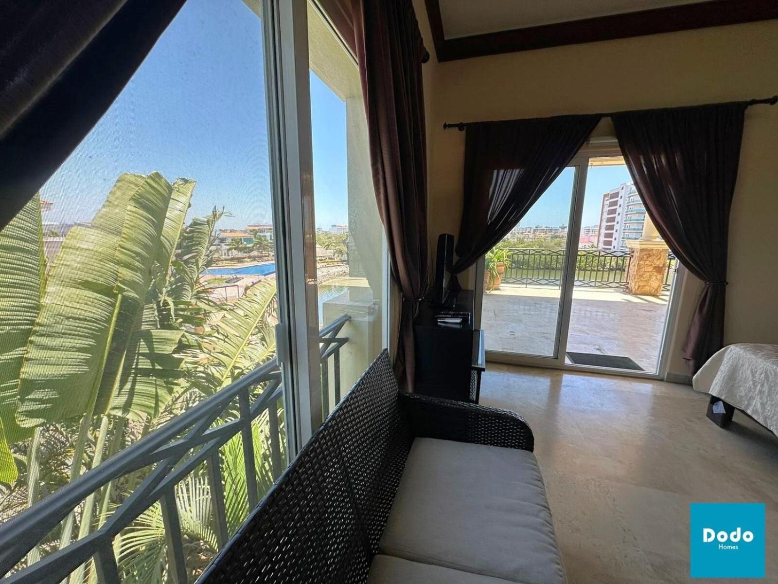 Departamentos a pie de la Marina Mazatlan