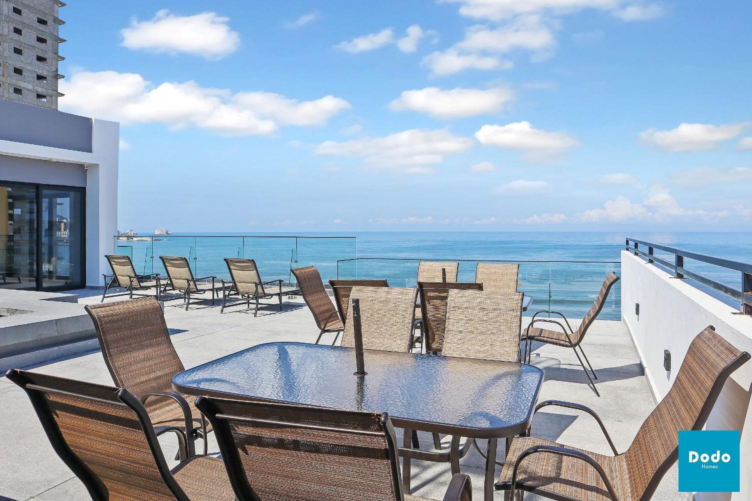 Torre con roof garden y piscina vista al mar
