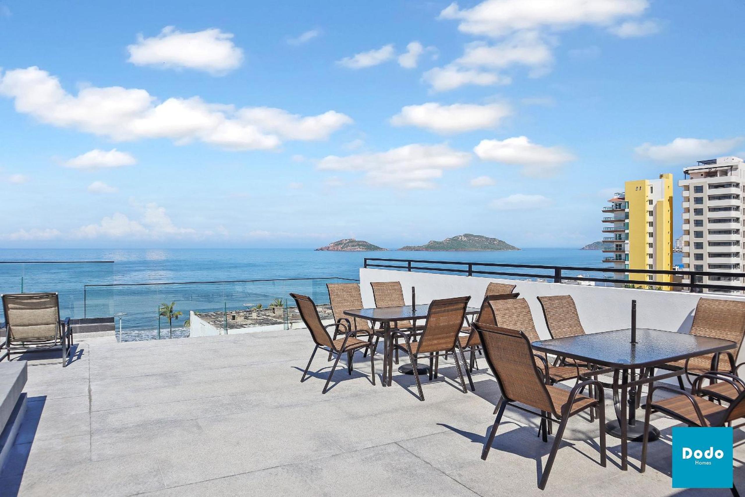 Torre con roof garden y piscina vista al mar
