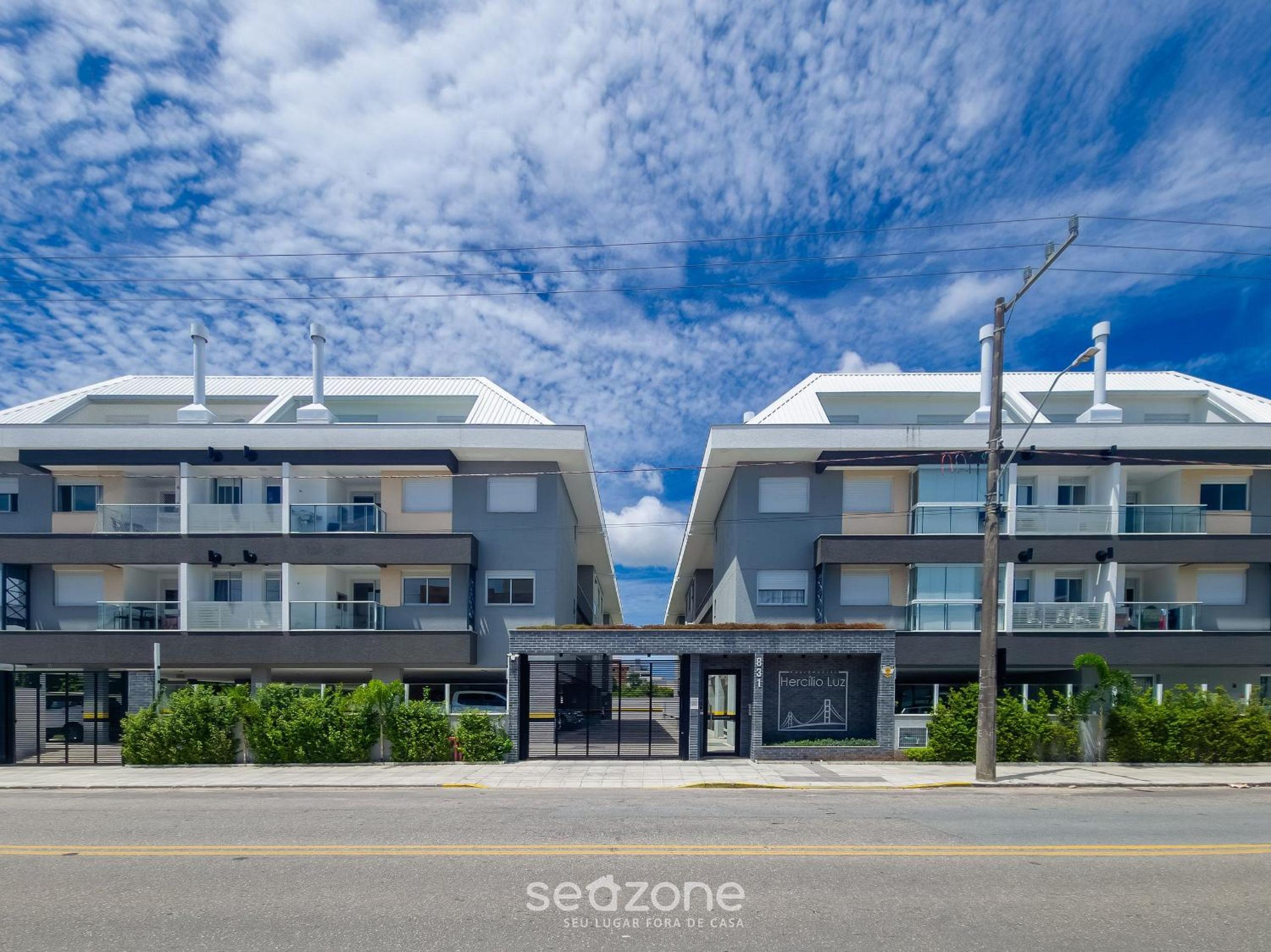 Modern apt with pool and hot tub! RHL0305