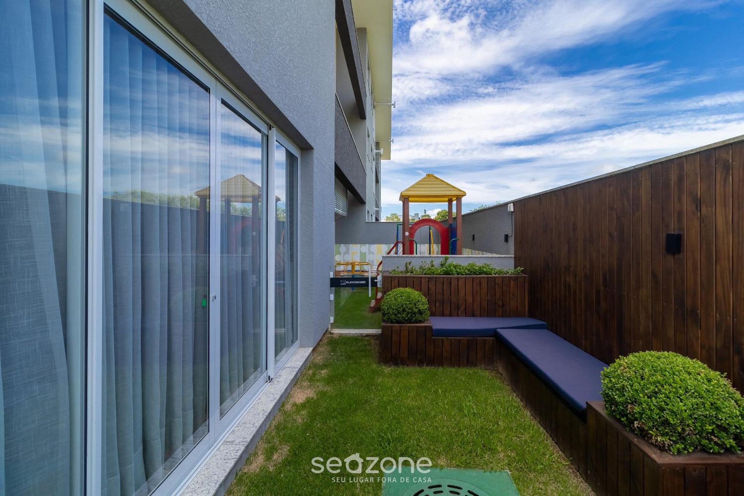Modern apt with pool and hot tub! RHL0305