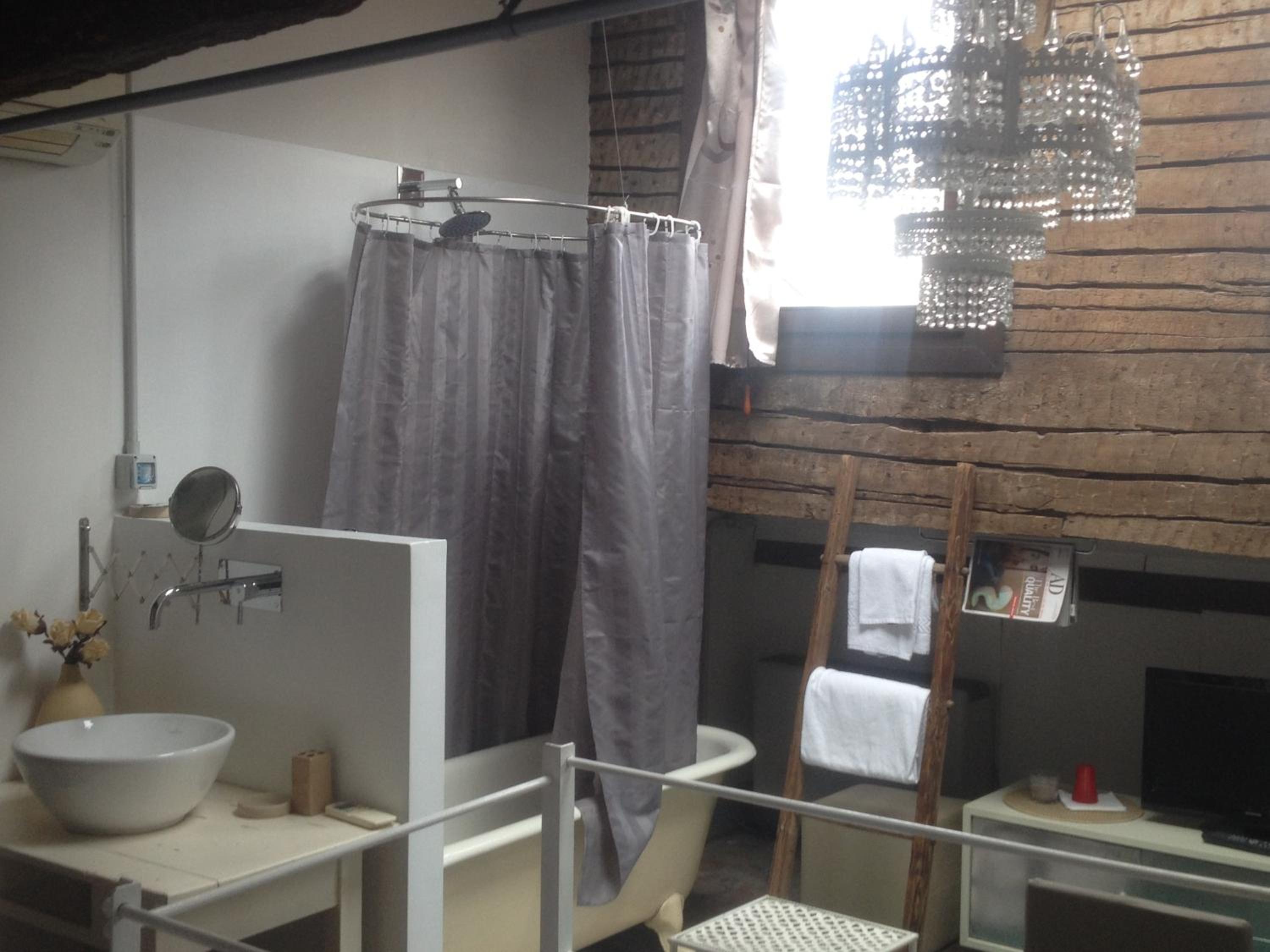 19 Borgo Cavour view 3