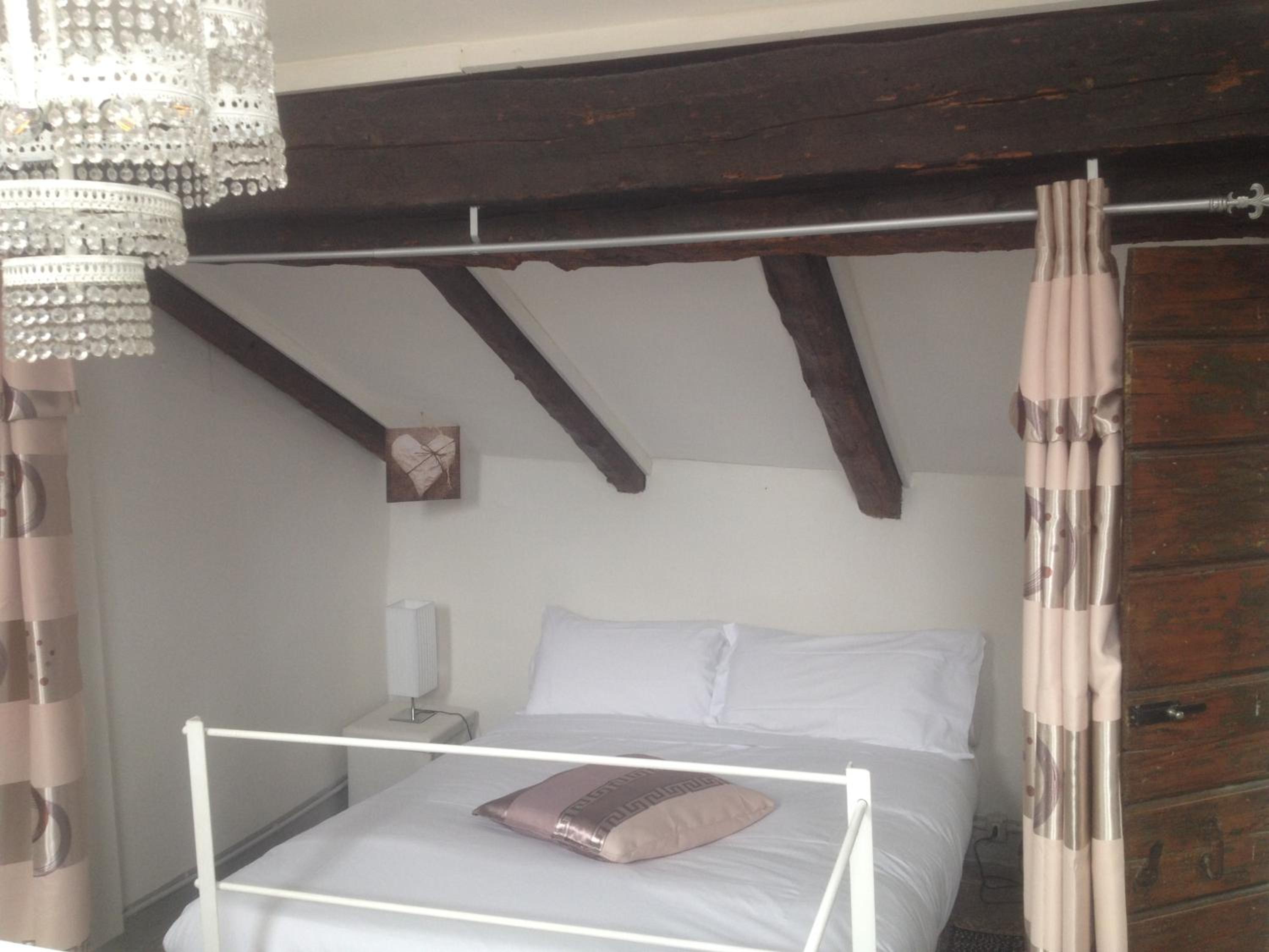 19 Borgo Cavour view 4