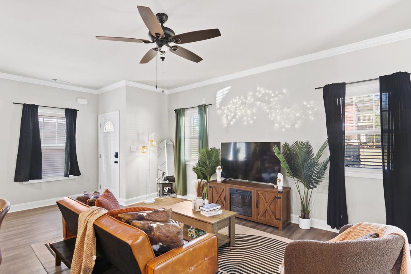 13 mins to Downtown & Stadium - Game Room - Game Day