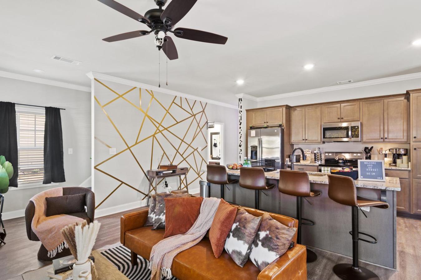 13 mins to Downtown & Stadium - Game Room - Game Day