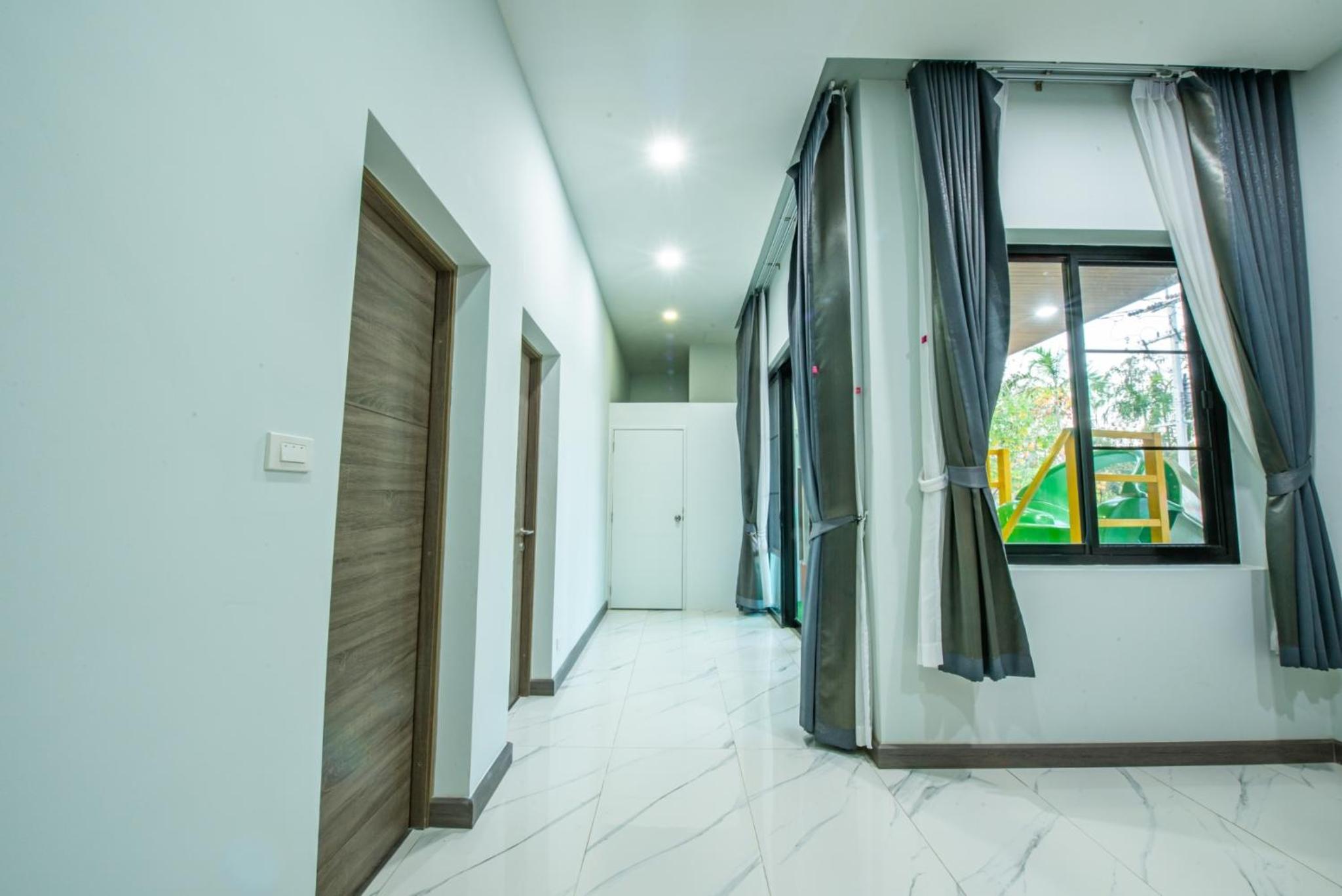 Airport Pool Villa บางเสร่
