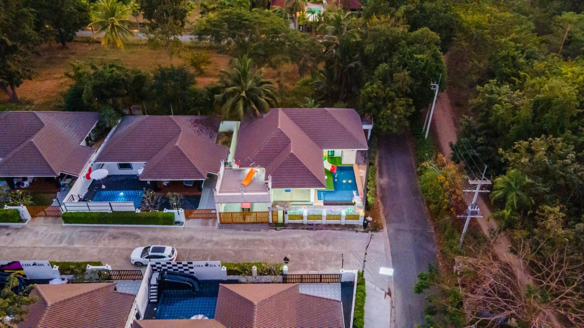 Airport Pool Villa บางเสร่