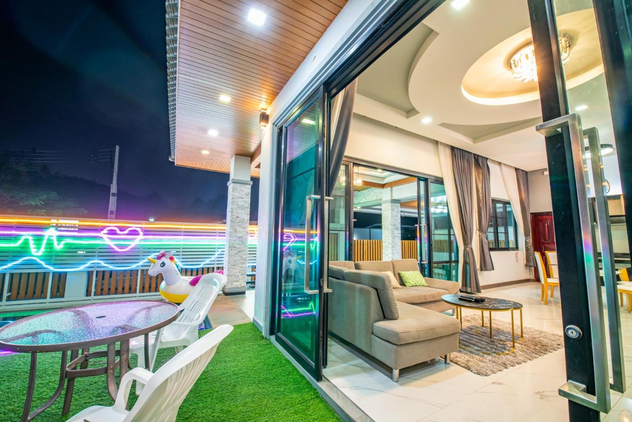 Airport Pool Villa บางเสร่