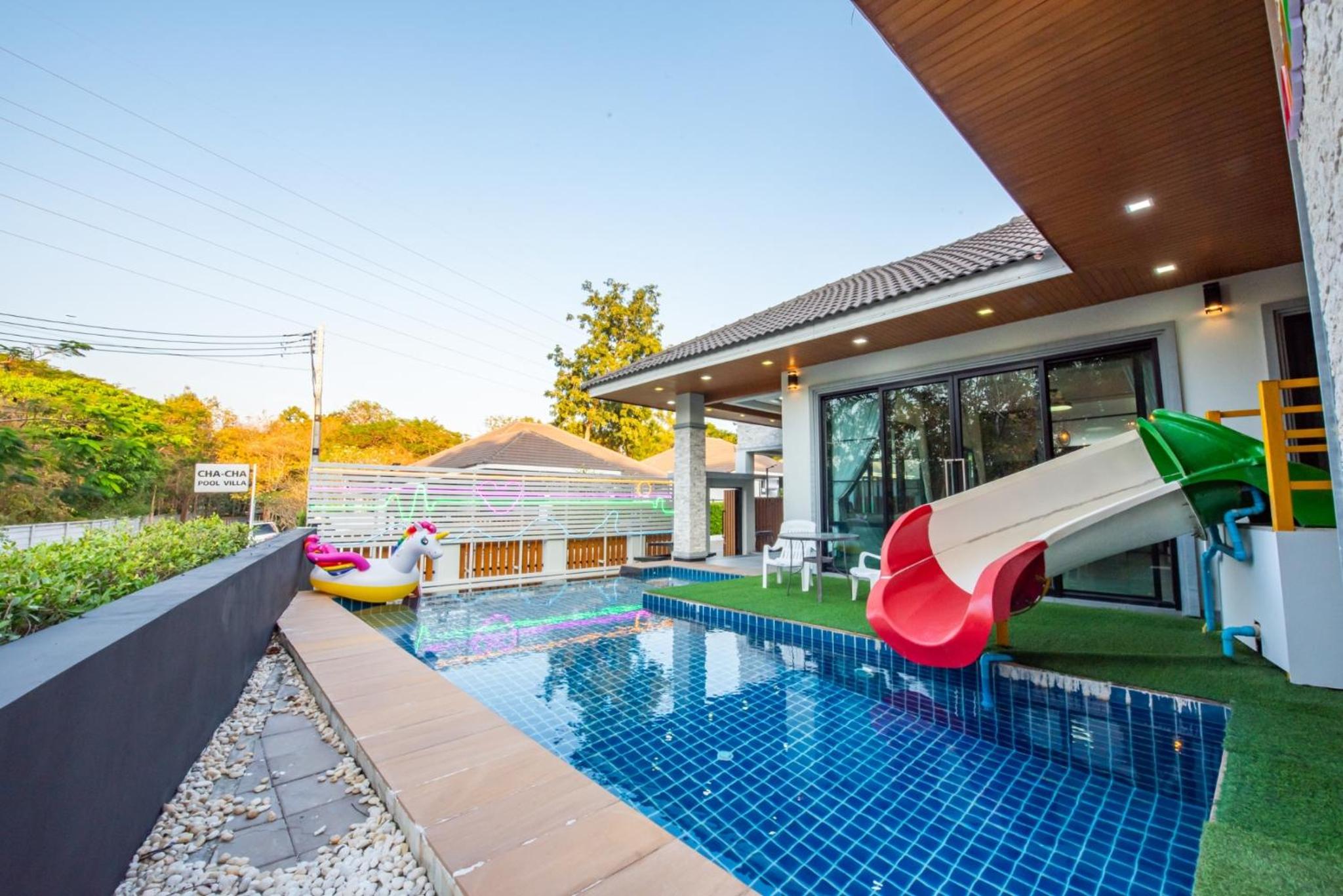 Airport Pool Villa บางเสร่