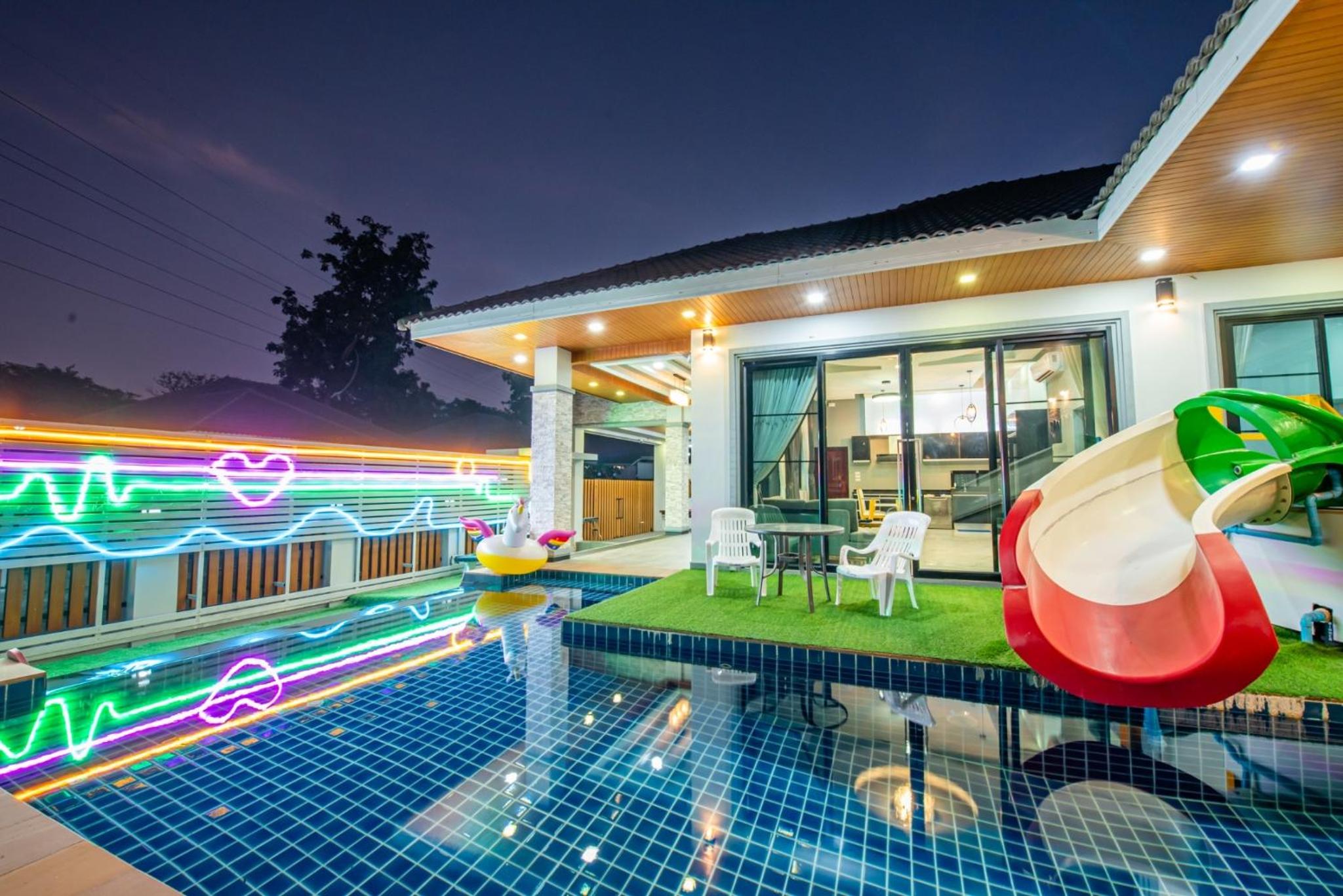 Airport Pool Villa บางเสร่