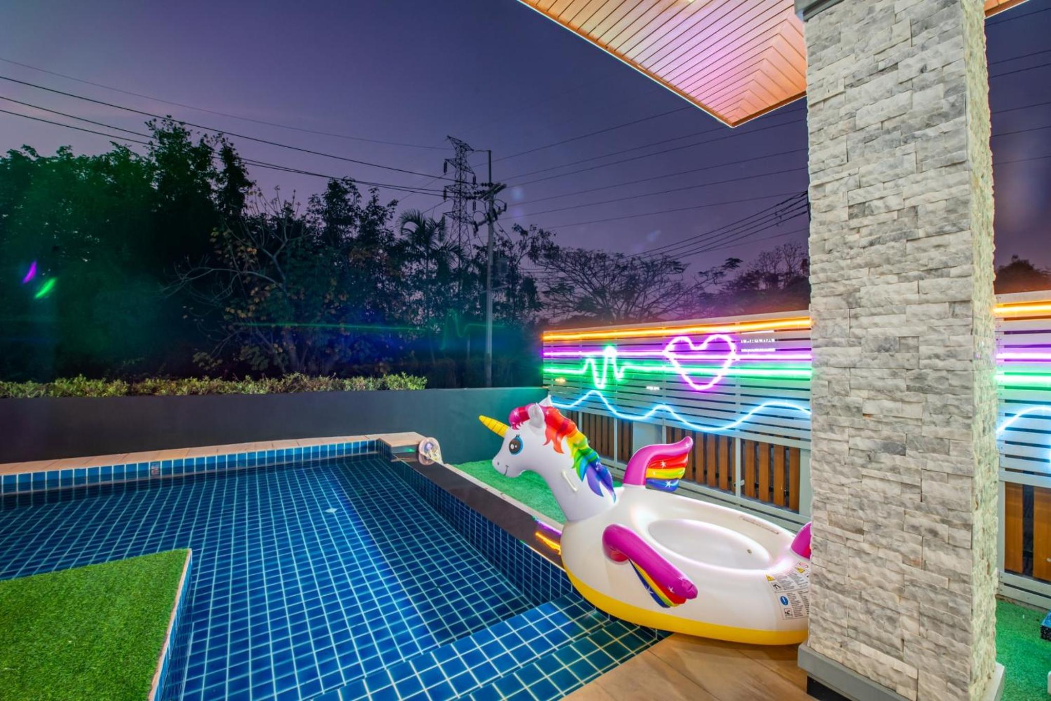 Airport Pool Villa บางเสร่