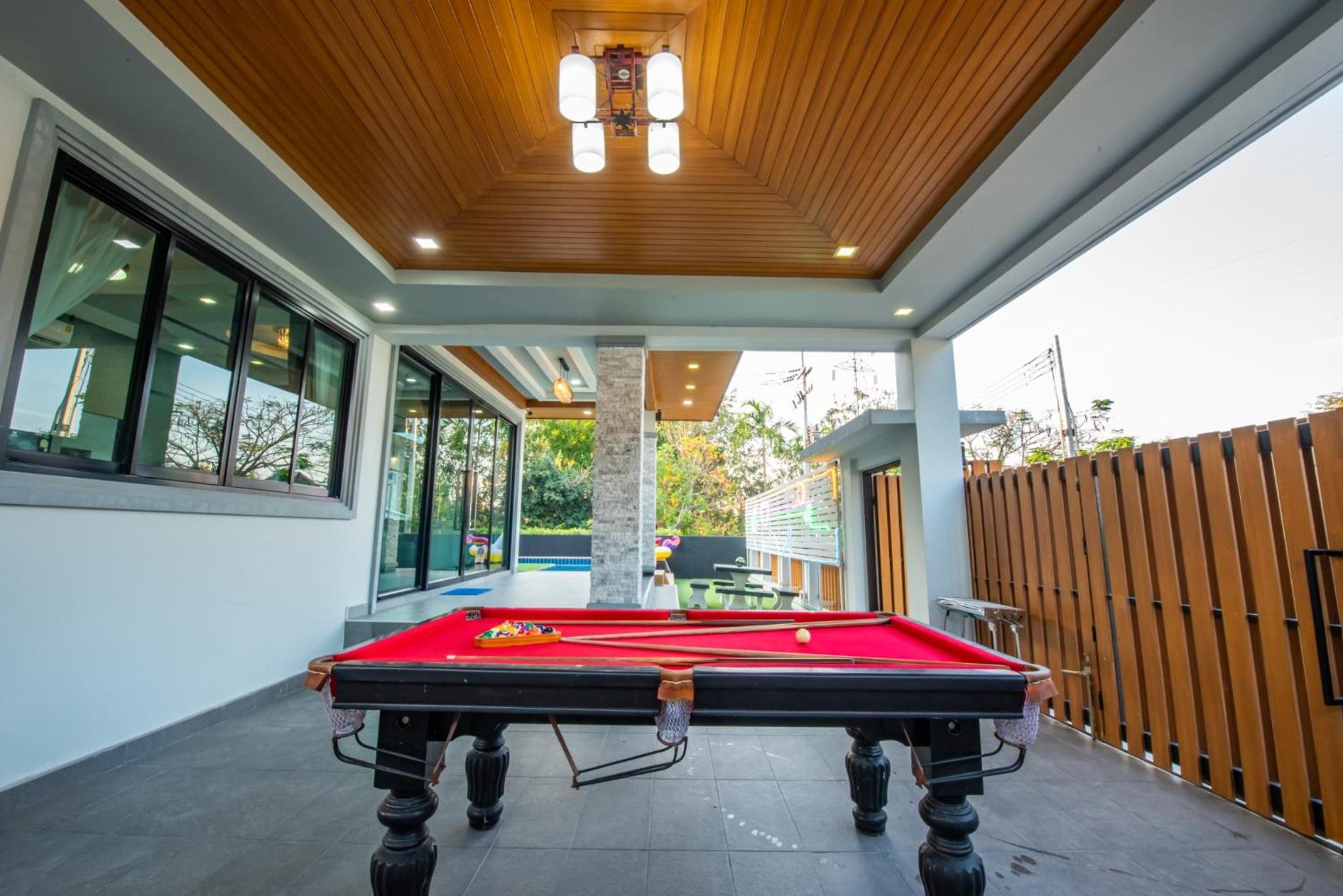 Airport Pool Villa บางเสร่