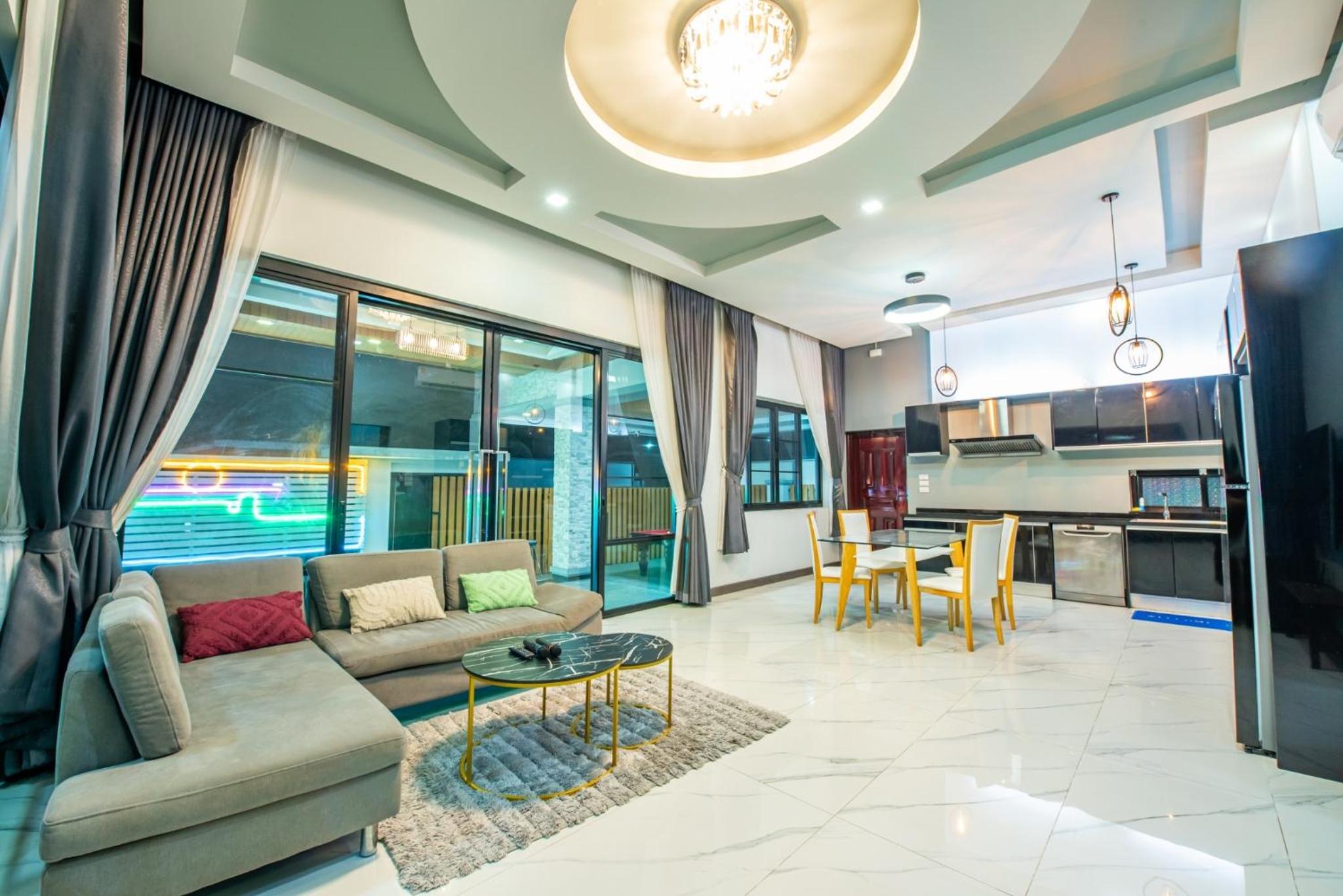 Airport Pool Villa บางเสร่