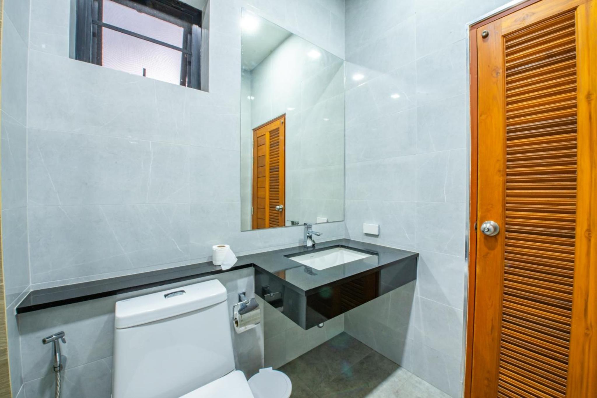 Airport Pool Villa บางเสร่