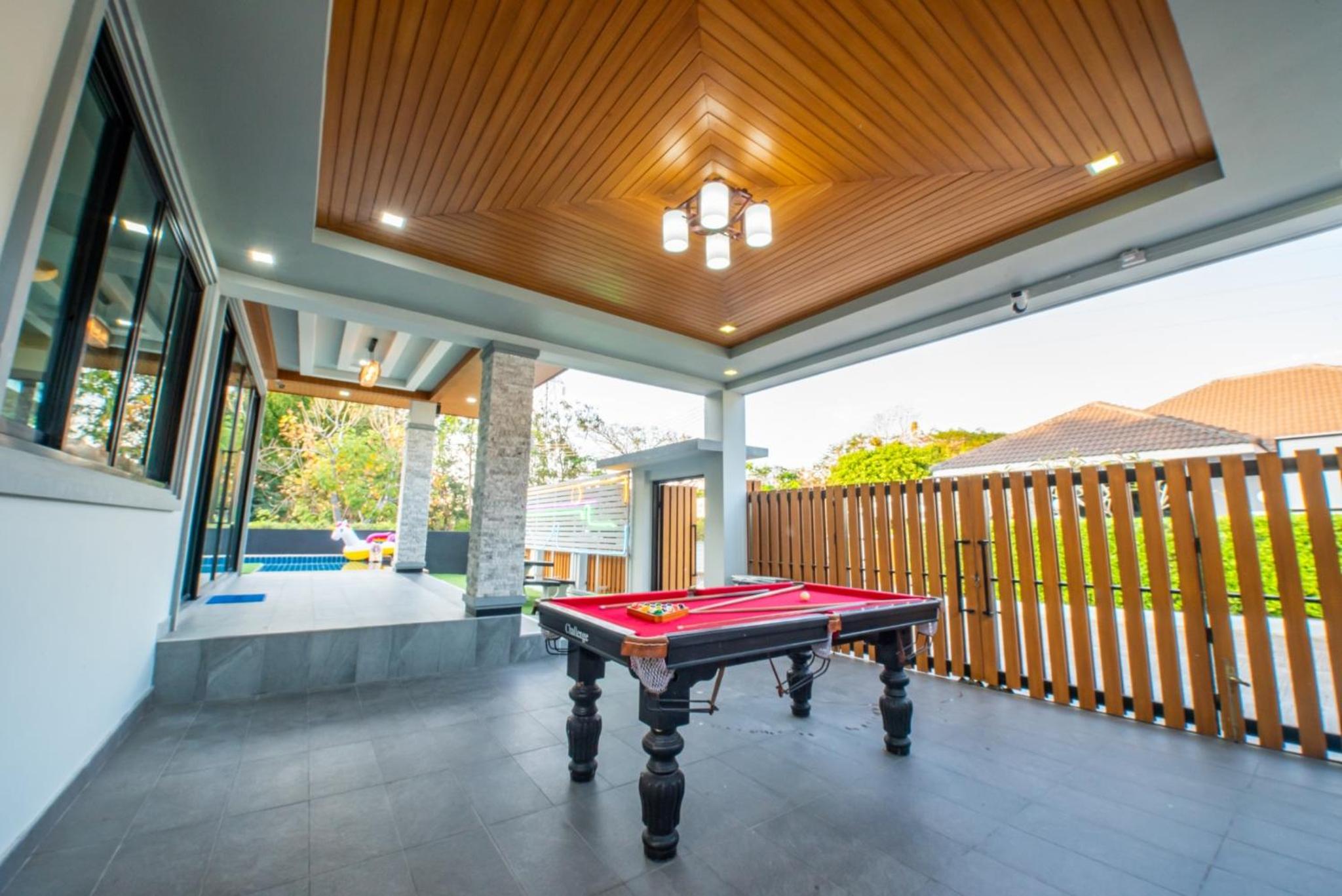 Airport Pool Villa บางเสร่