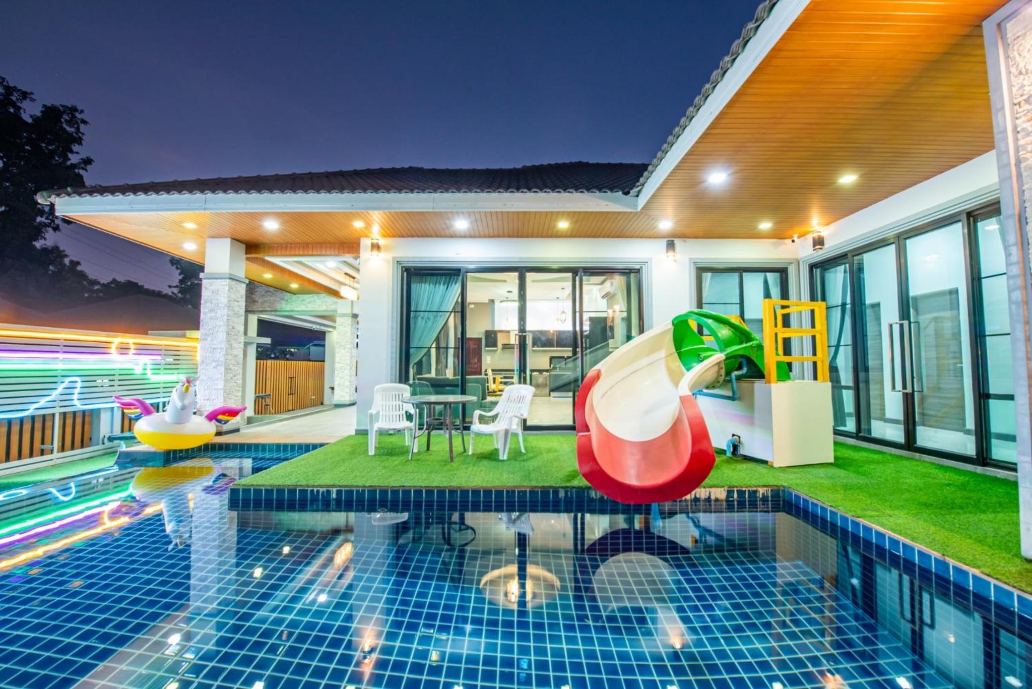 Airport Pool Villa บางเสร่