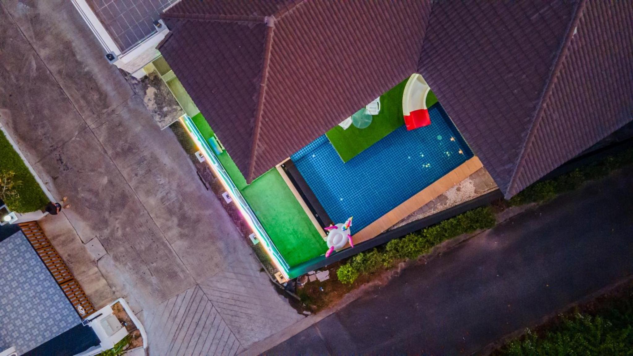 Airport Pool Villa บางเสร่