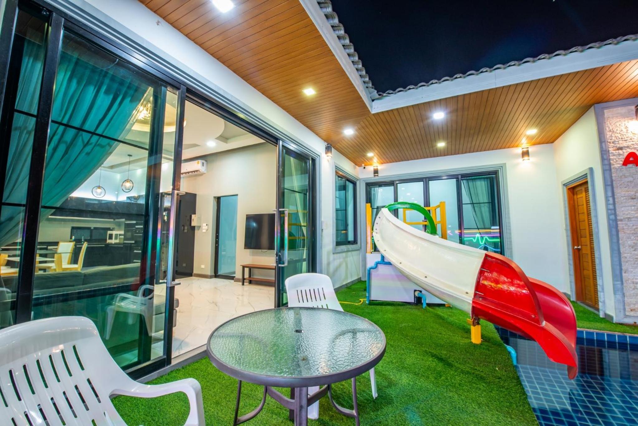 Airport Pool Villa บางเสร่