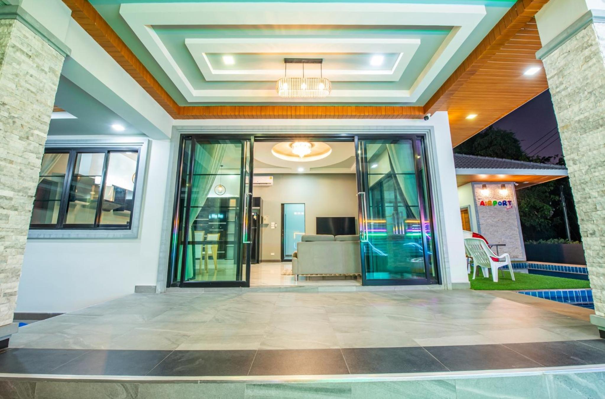 Airport Pool Villa บางเสร่