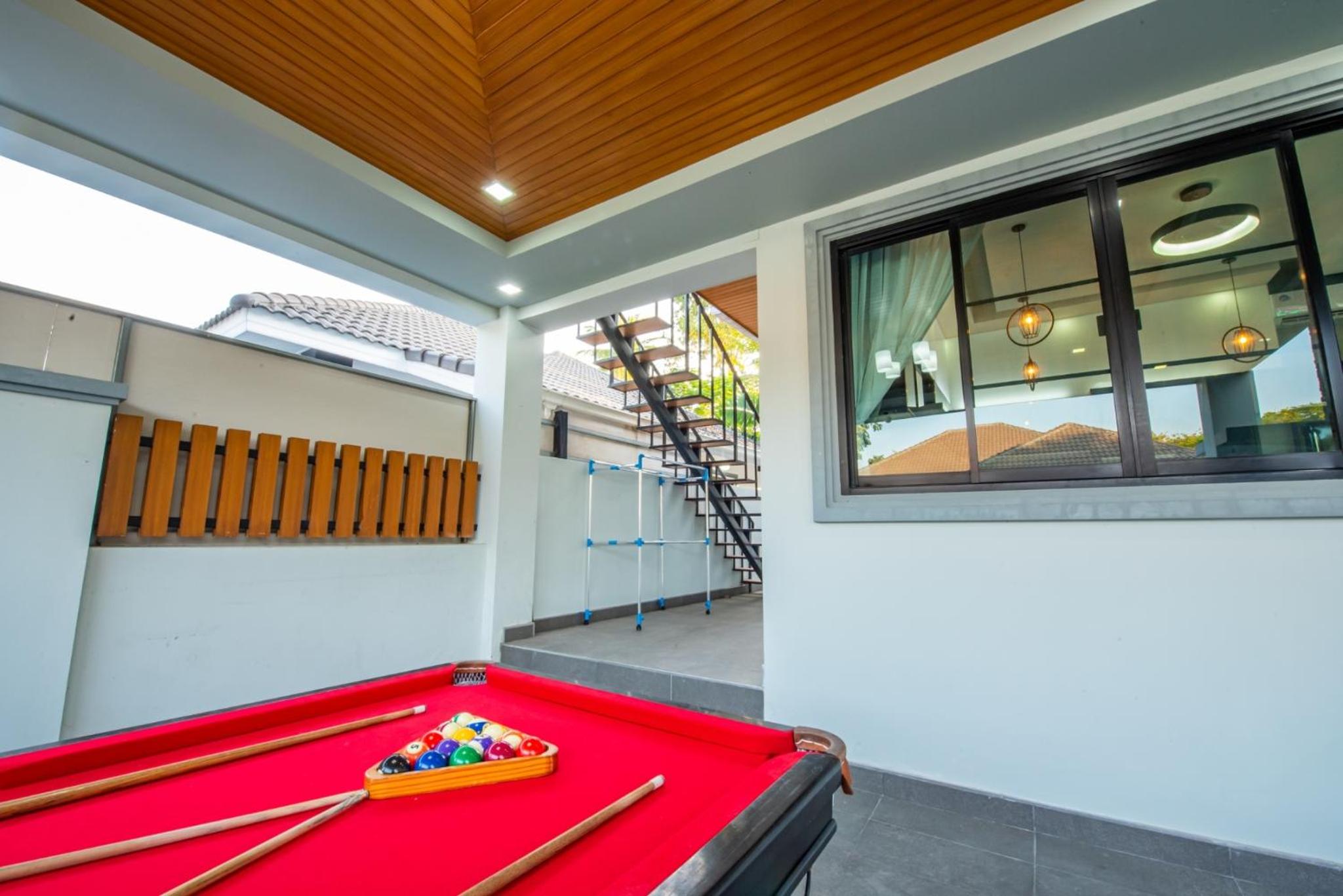 Airport Pool Villa บางเสร่