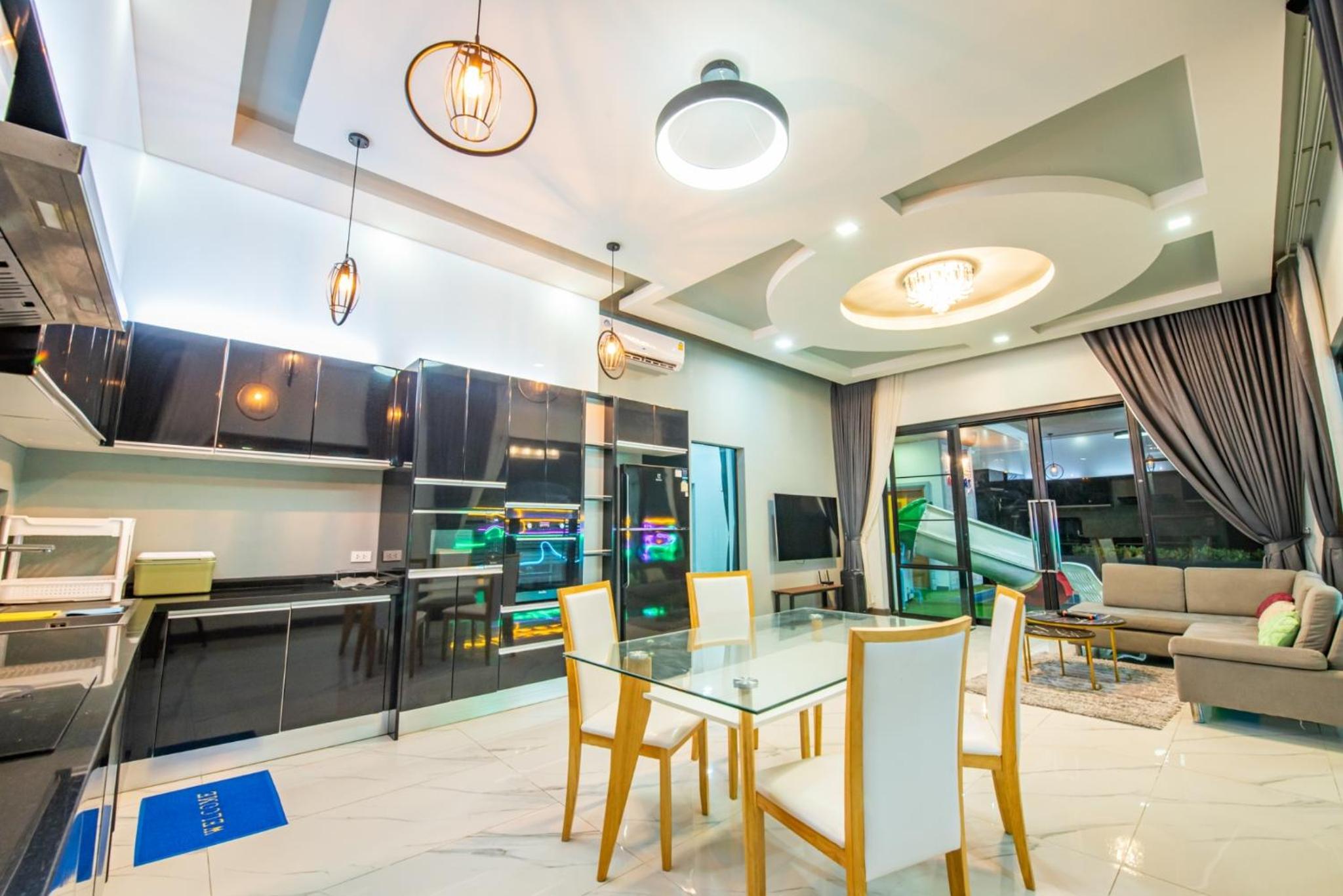 Airport Pool Villa บางเสร่