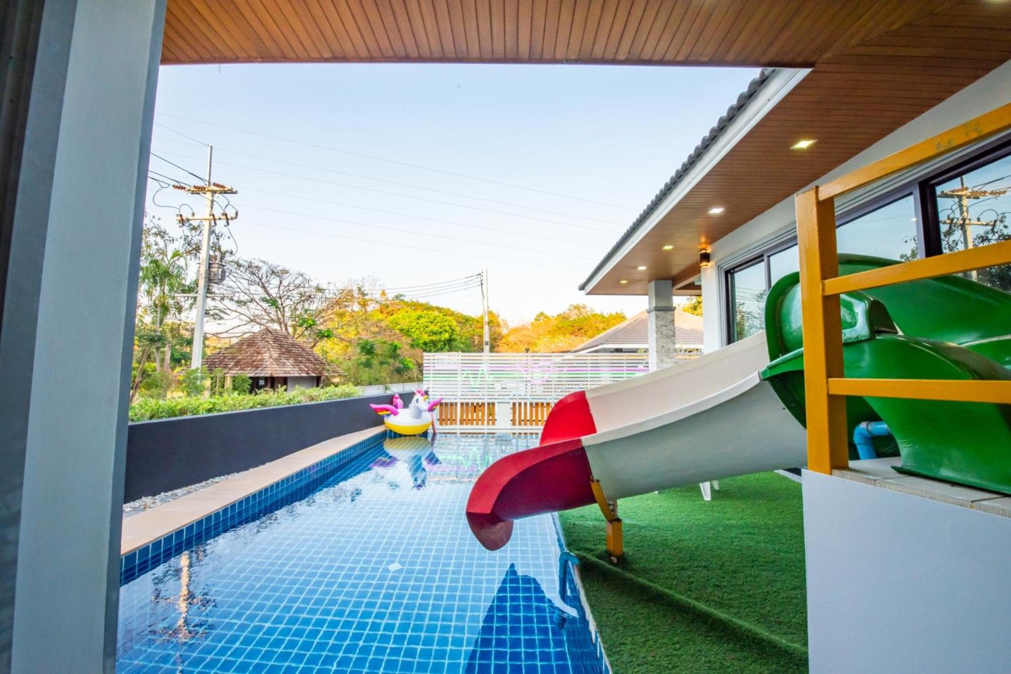 Airport Pool Villa บางเสร่