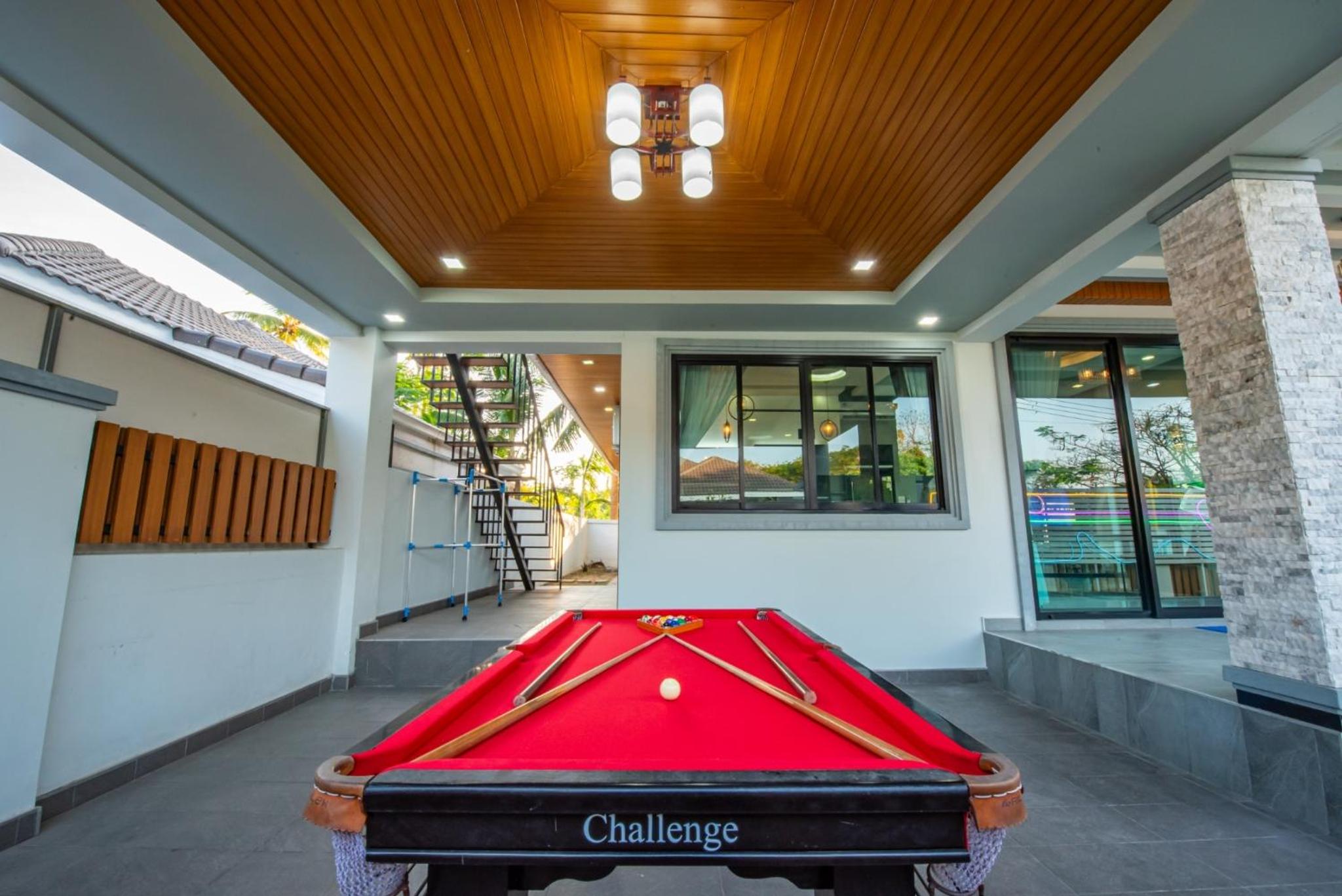 Airport Pool Villa บางเสร่