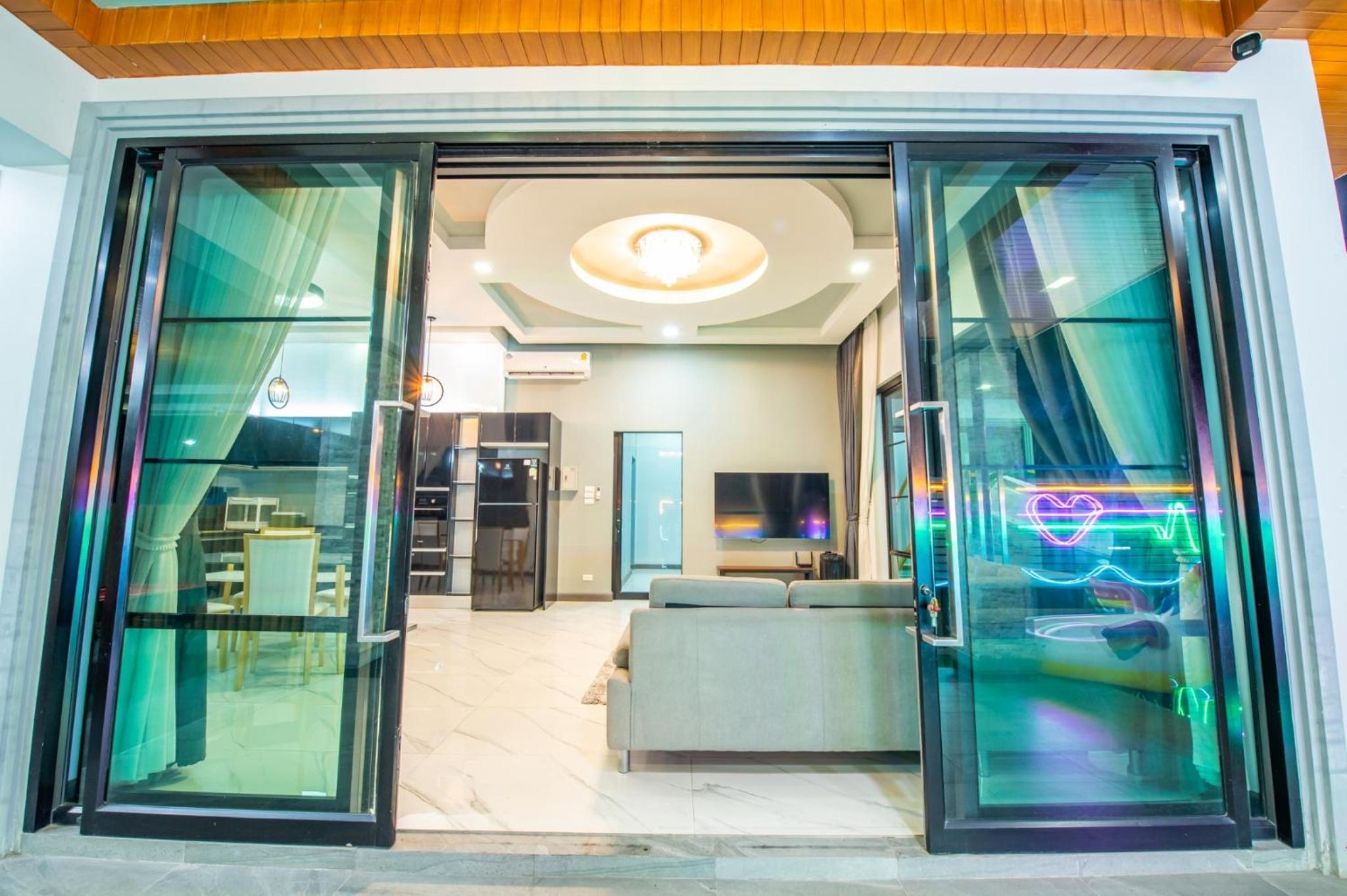 Airport Pool Villa บางเสร่