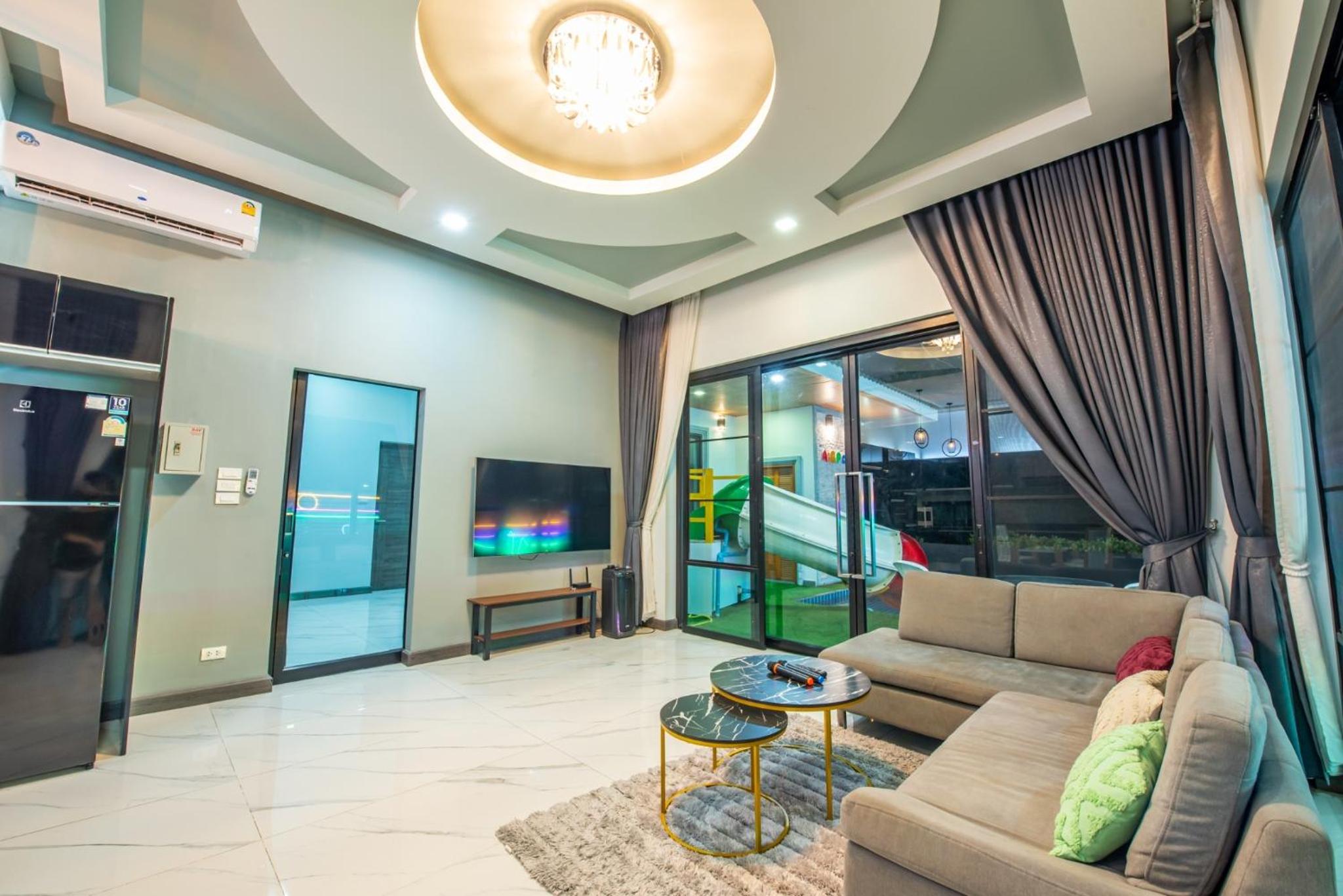 Airport Pool Villa บางเสร่
