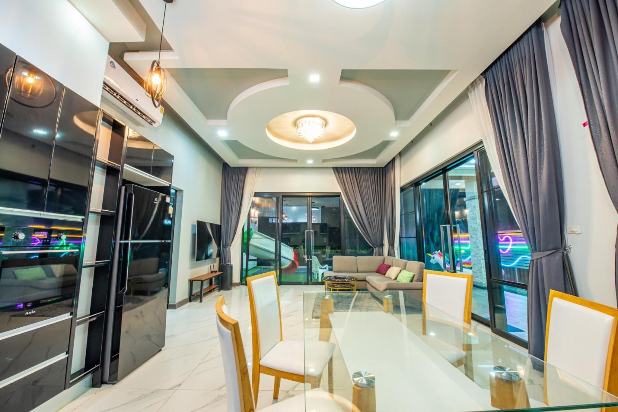 Airport Pool Villa บางเสร่