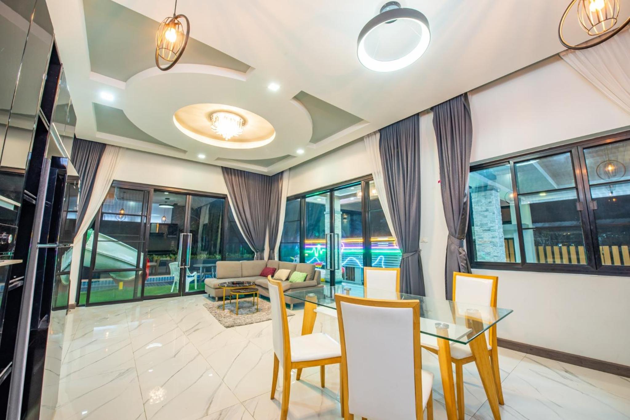 Airport Pool Villa บางเสร่