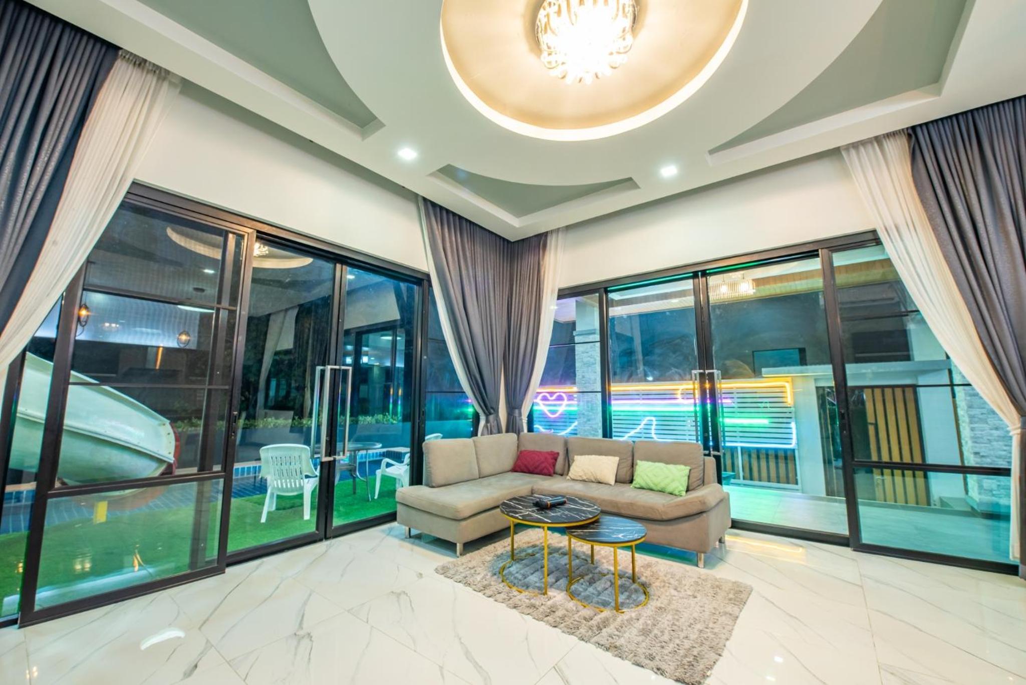 Airport Pool Villa บางเสร่