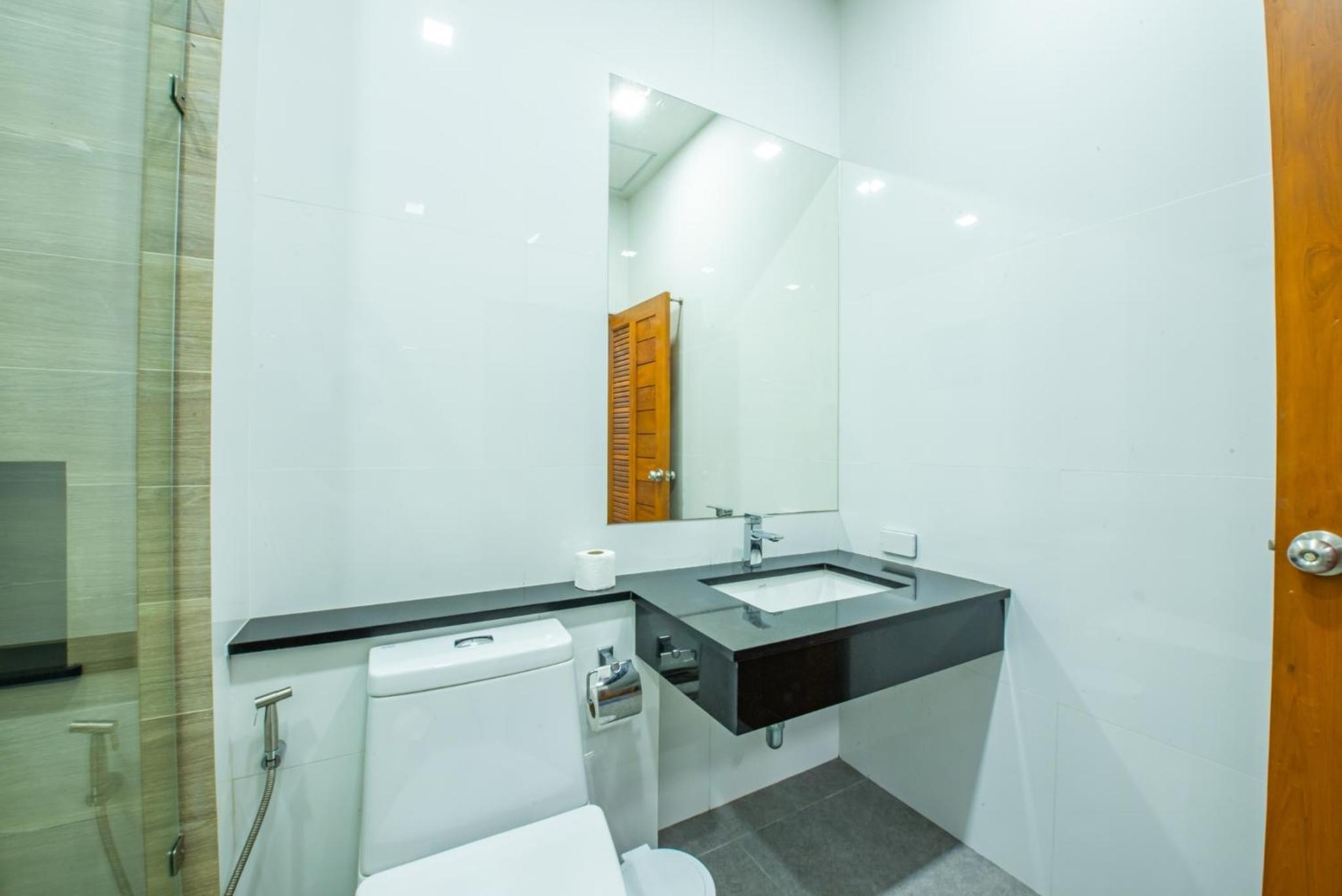 Airport Pool Villa บางเสร่