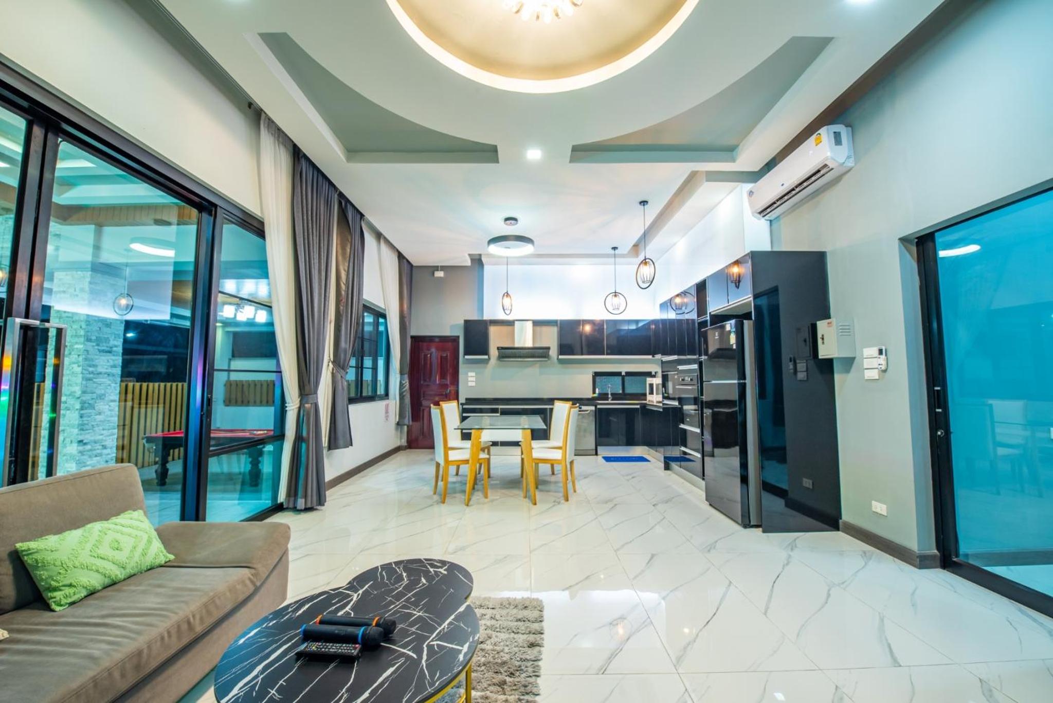 Airport Pool Villa บางเสร่
